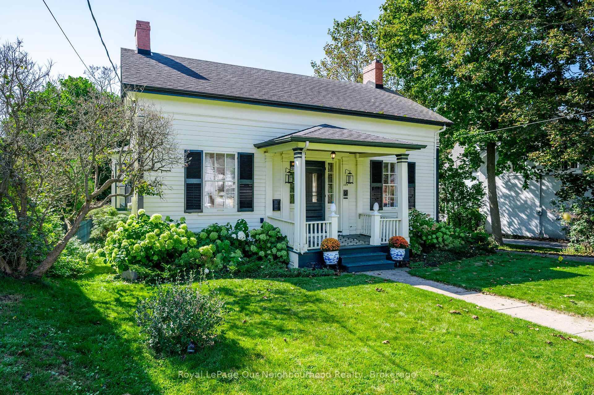 Photo of 309 King Street W