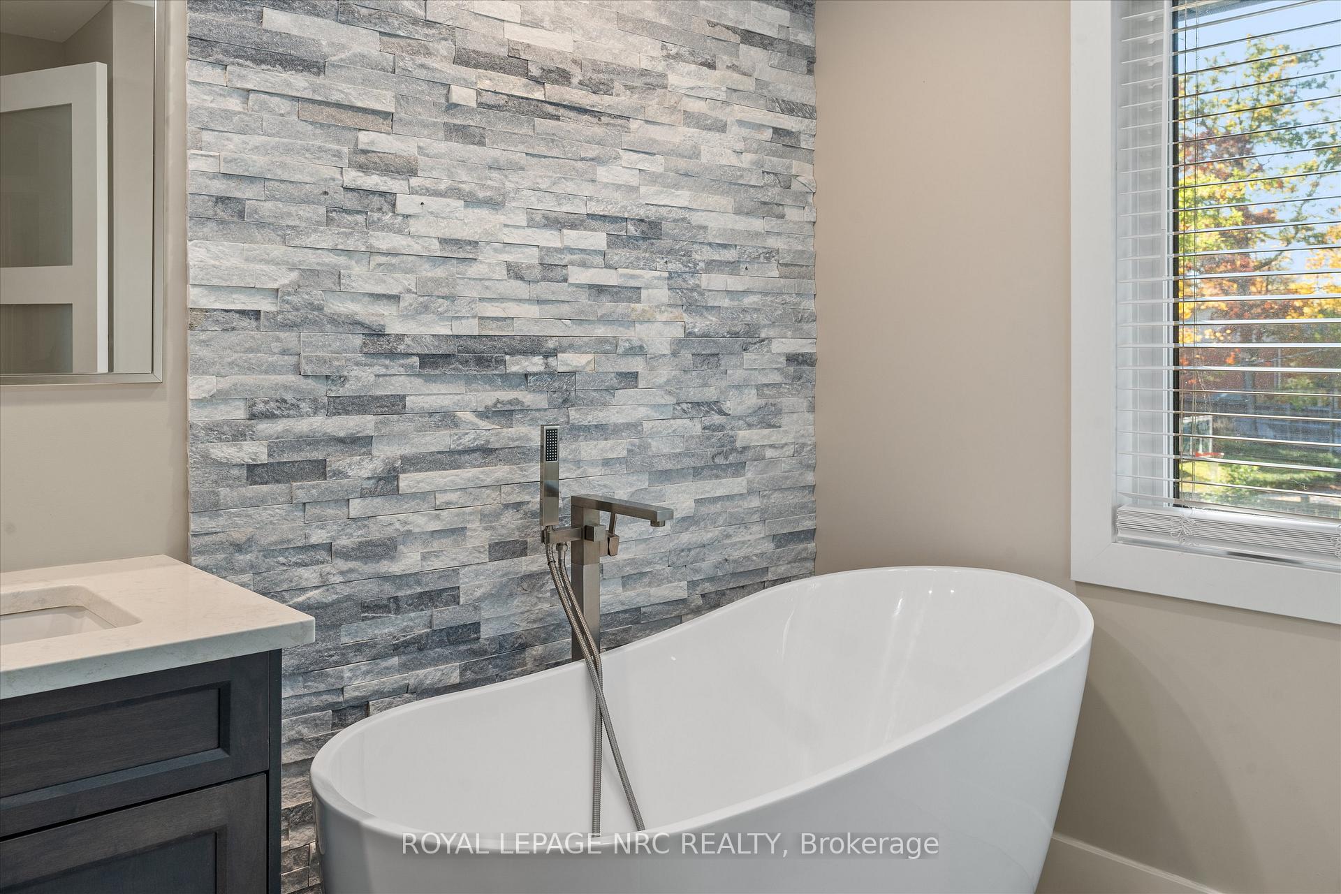 Photo 26 of 16 Briarfield Crescent, St. Catharines, Glendale/Glenridge — HOMEH