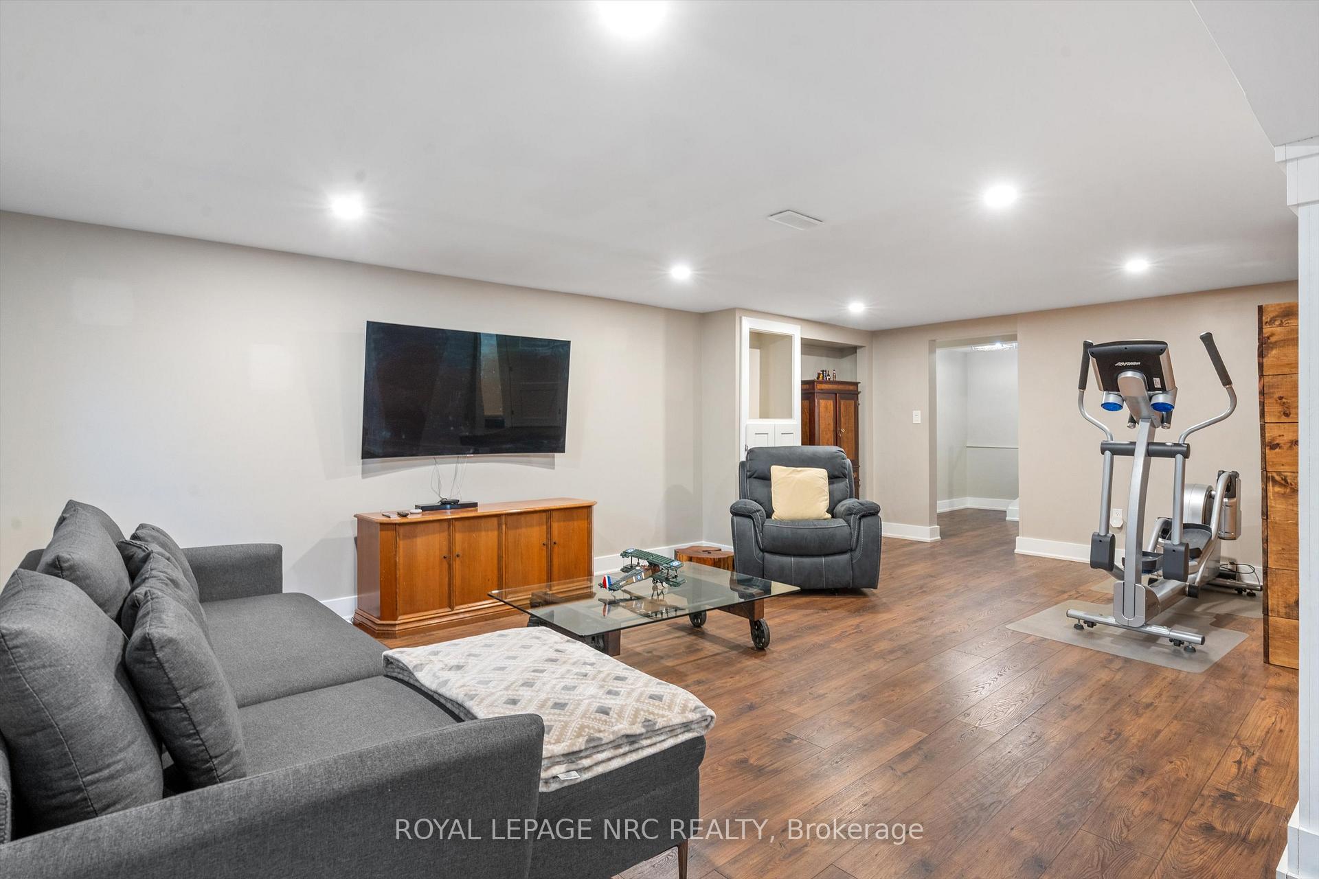 Photo 30 of 16 Briarfield Crescent, St. Catharines, Glendale/Glenridge — HOMEH