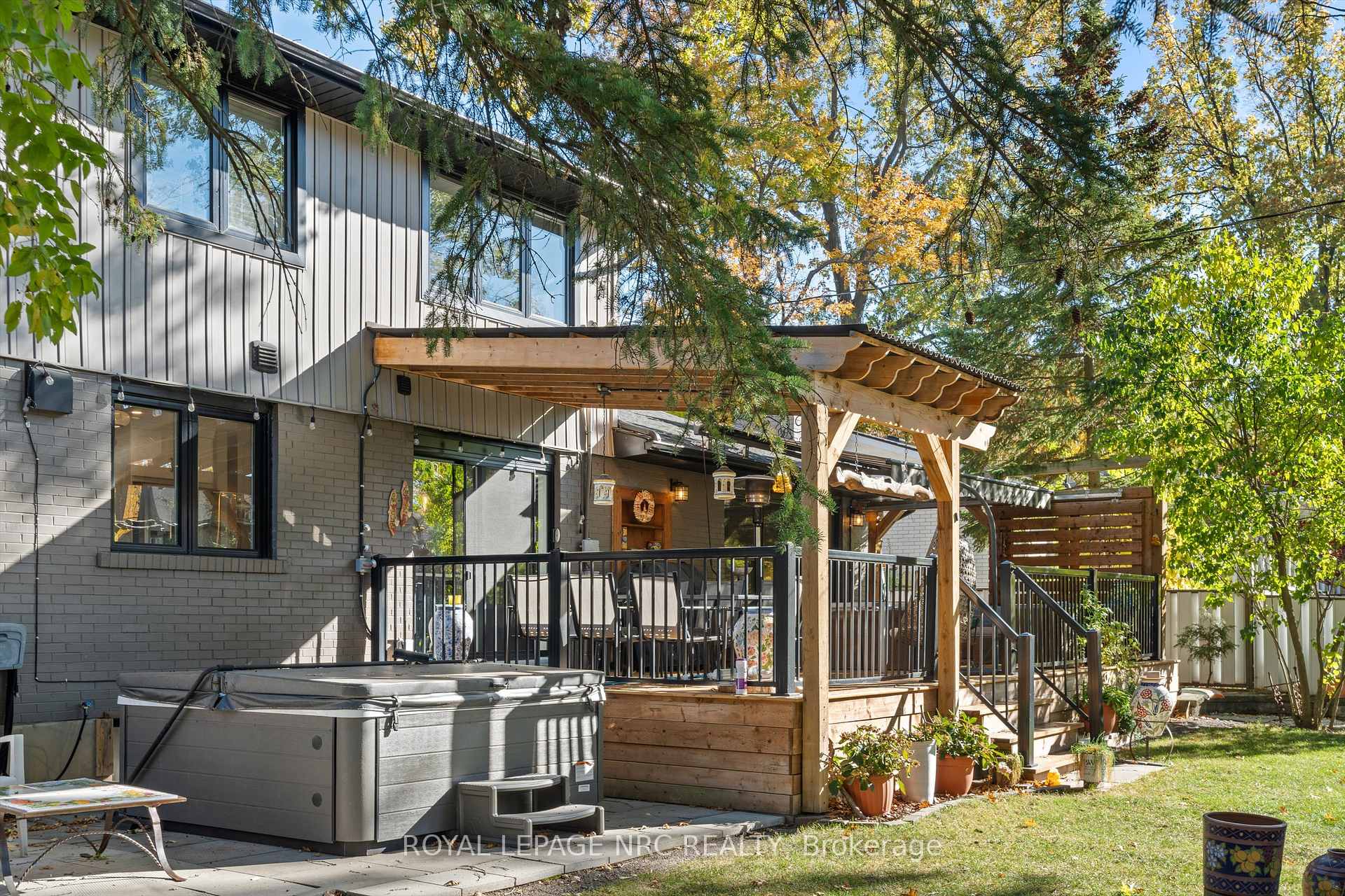Photo 35 of 16 Briarfield Crescent, St. Catharines, Glendale/Glenridge — HOMEH
