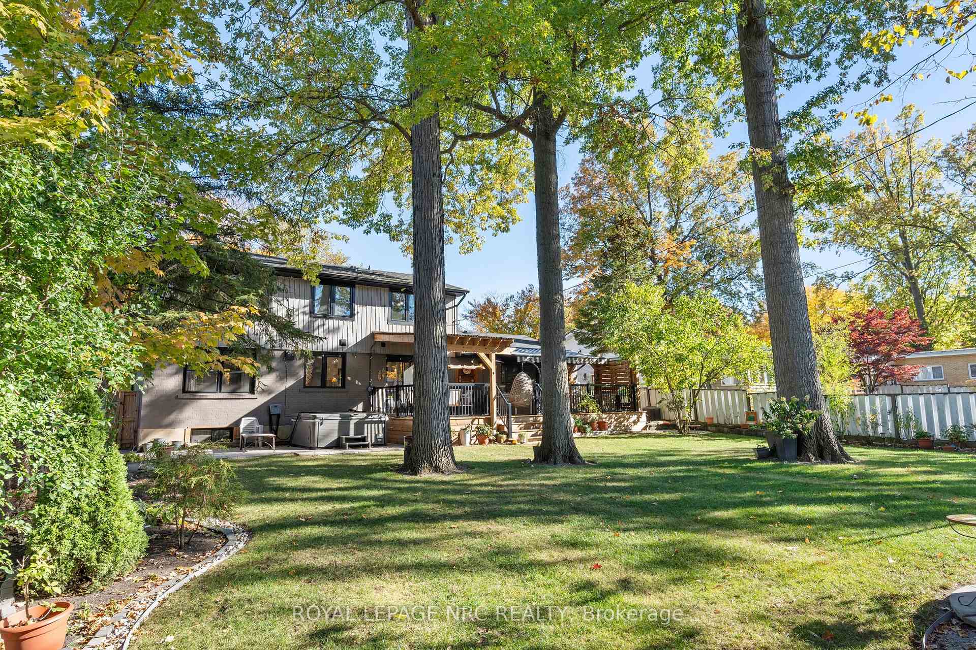 Photo 37 of 16 Briarfield Crescent, St. Catharines, Glendale/Glenridge — HOMEH