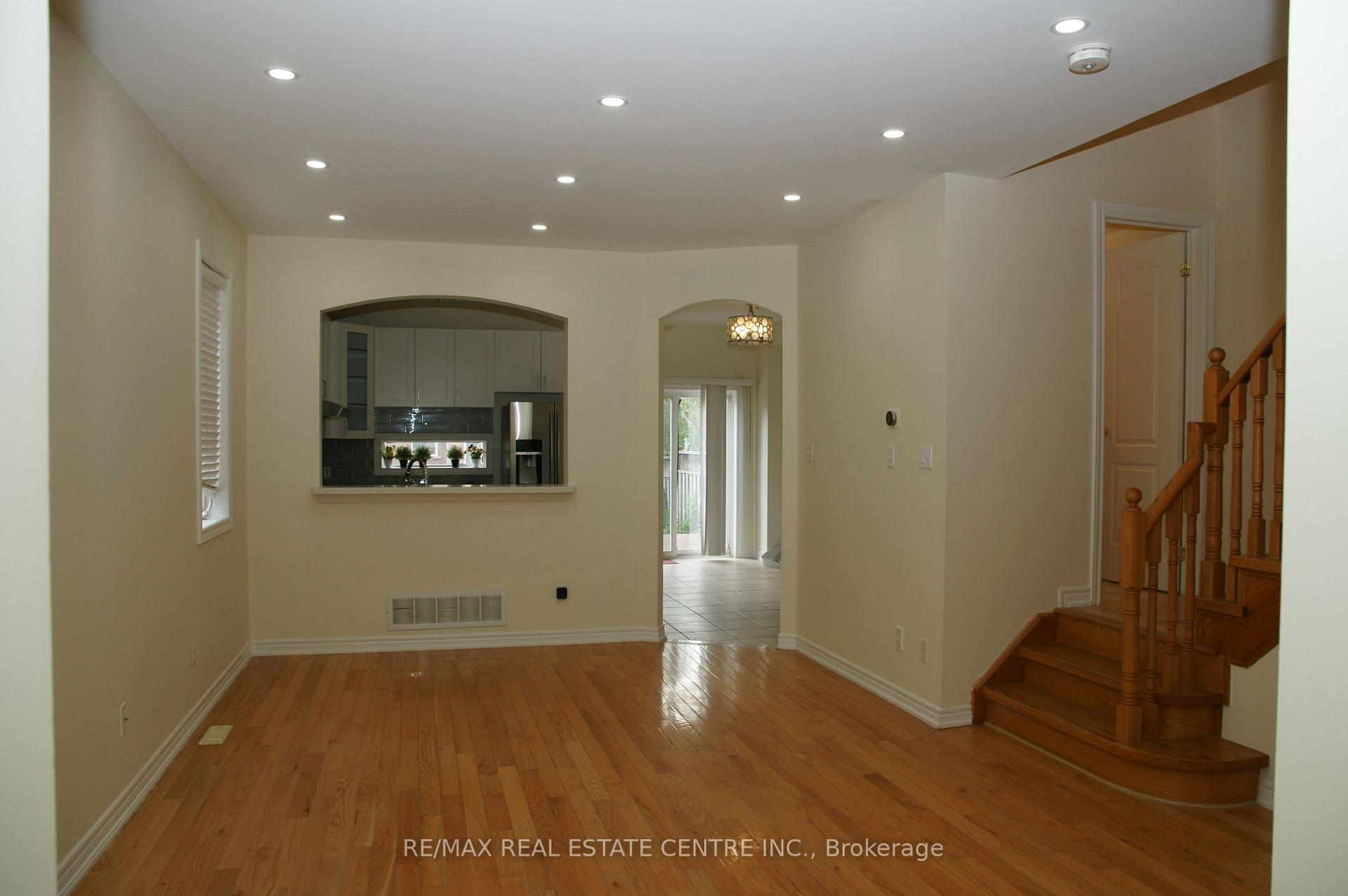 Photo 3 of 2441 Newcastle Crescent, Oakville, West Oak Trails — HOMEH