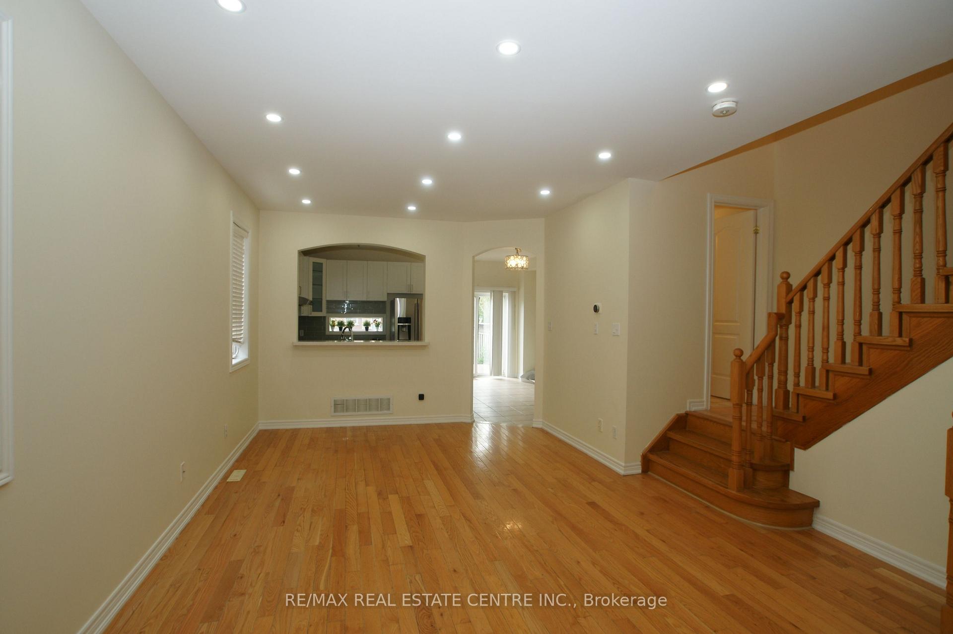 Photo 5 of 2441 Newcastle Crescent, Oakville, West Oak Trails — HOMEH