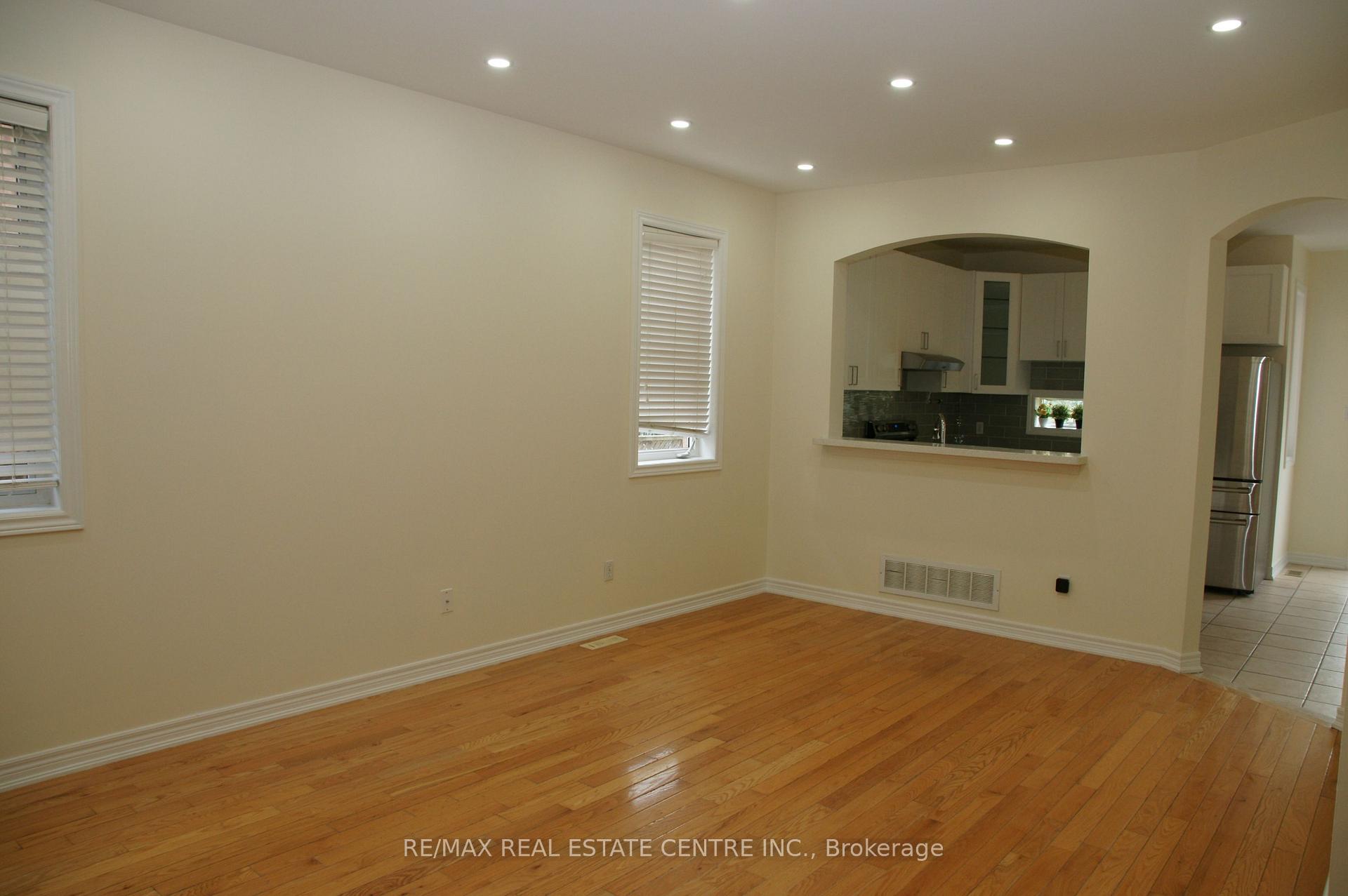 Photo 4 of 2441 Newcastle Crescent, Oakville, West Oak Trails — HOMEH