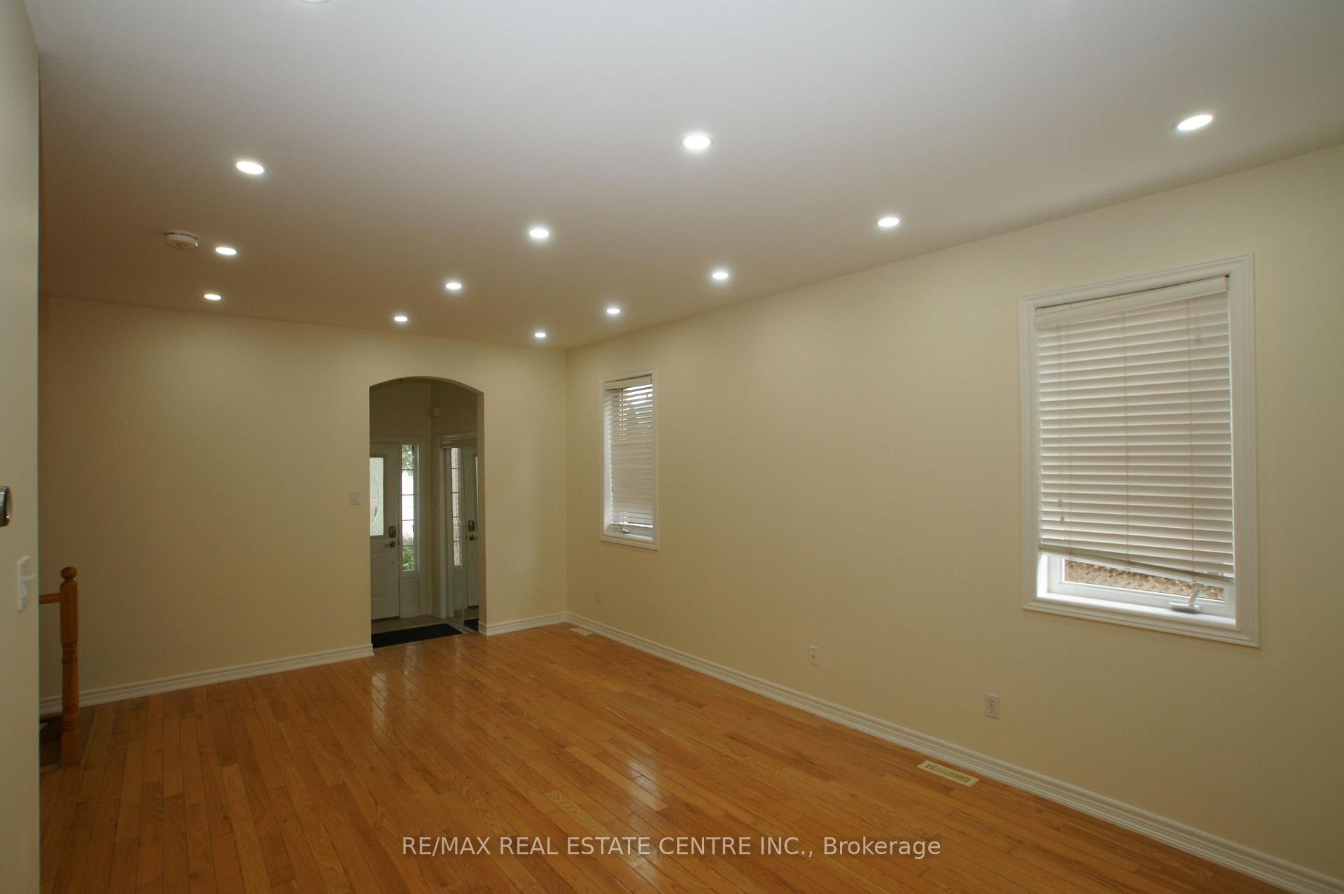 Photo 6 of 2441 Newcastle Crescent, Oakville, West Oak Trails — HOMEH