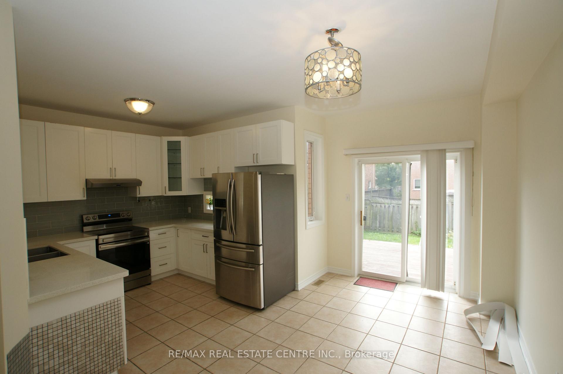 Photo 8 of 2441 Newcastle Crescent, Oakville, West Oak Trails — HOMEH