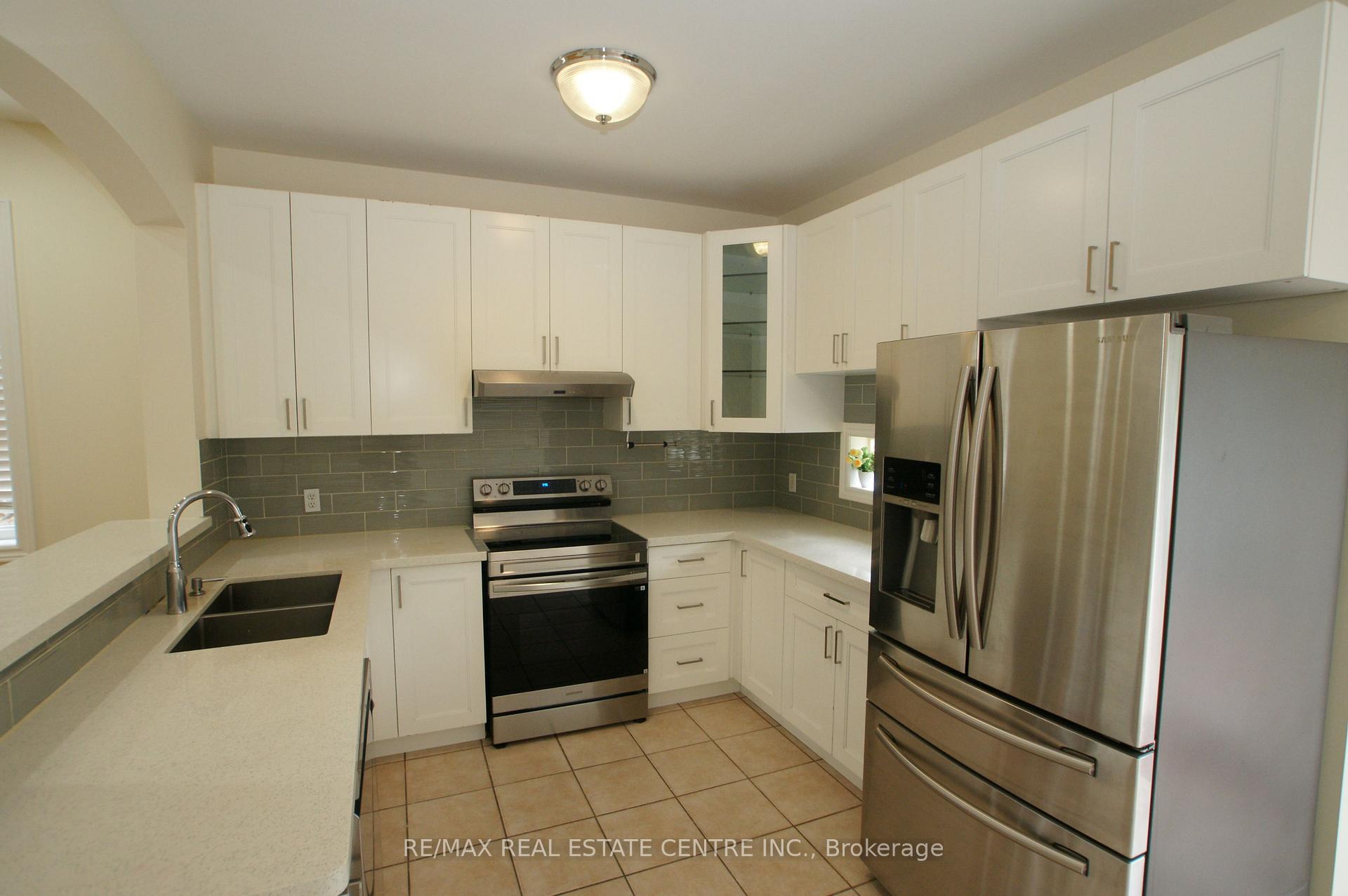 Photo 9 of 2441 Newcastle Crescent, Oakville, West Oak Trails — HOMEH