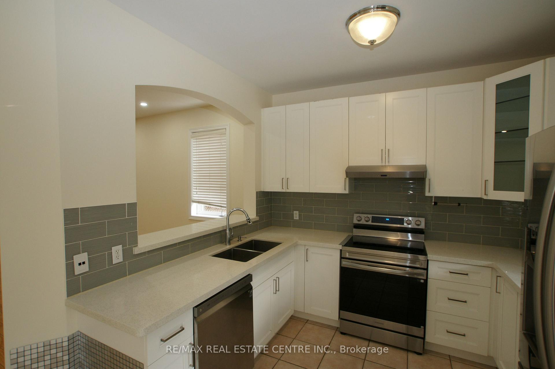 Photo 10 of 2441 Newcastle Crescent, Oakville, West Oak Trails — HOMEH