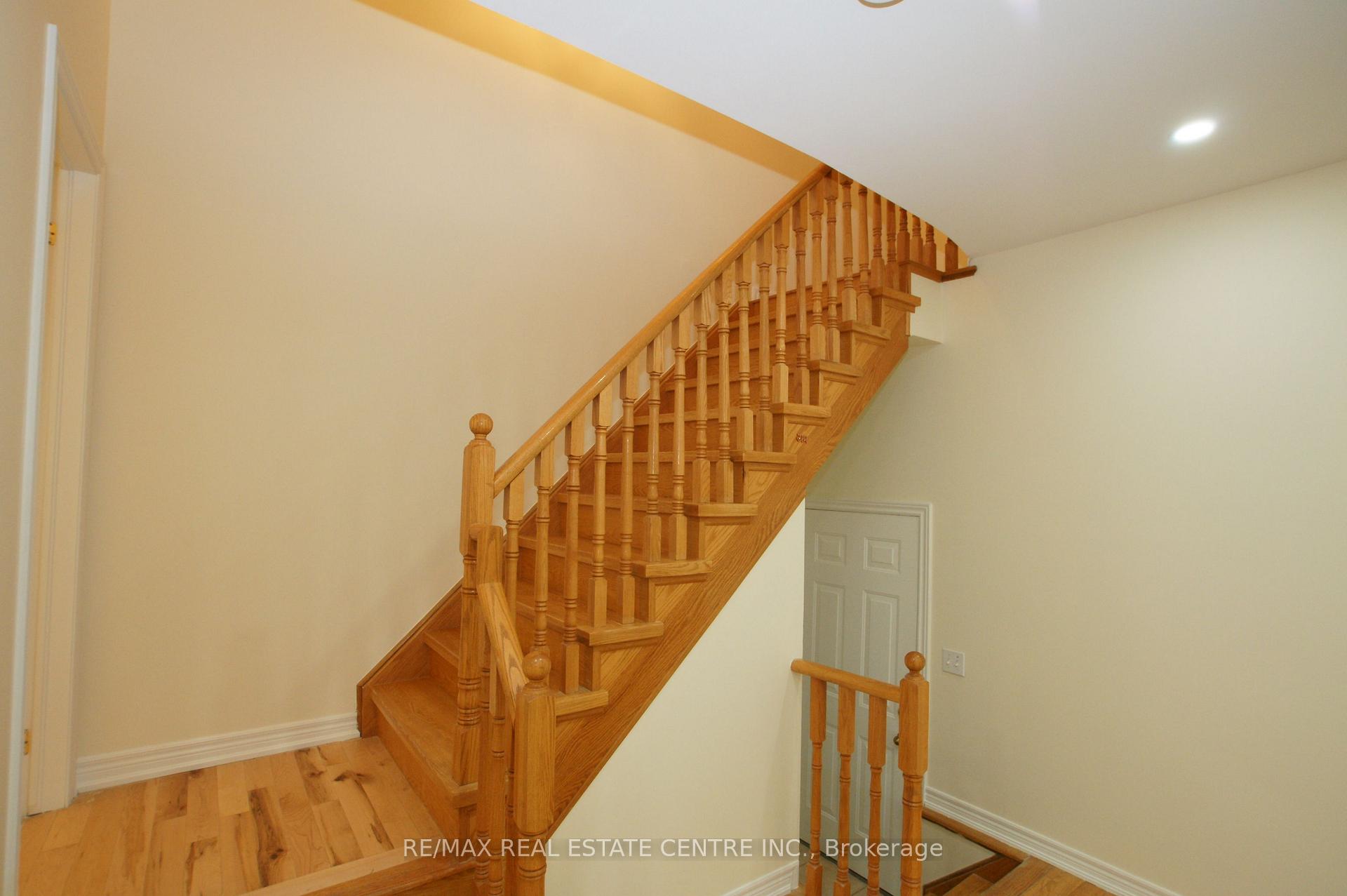 Photo 11 of 2441 Newcastle Crescent, Oakville, West Oak Trails — HOMEH