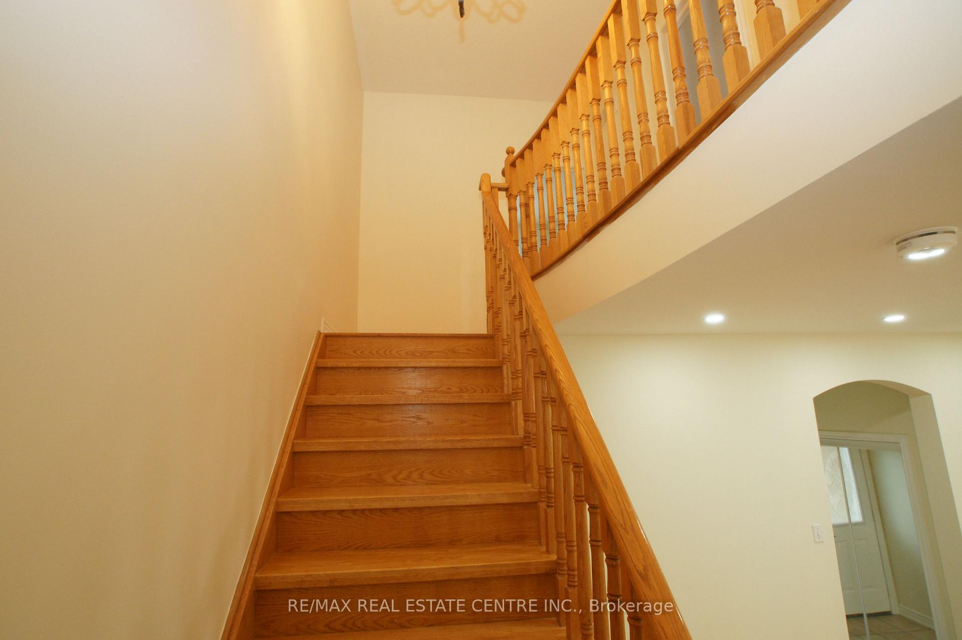 Photo 14 of 2441 Newcastle Crescent, Oakville, West Oak Trails — HOMEH