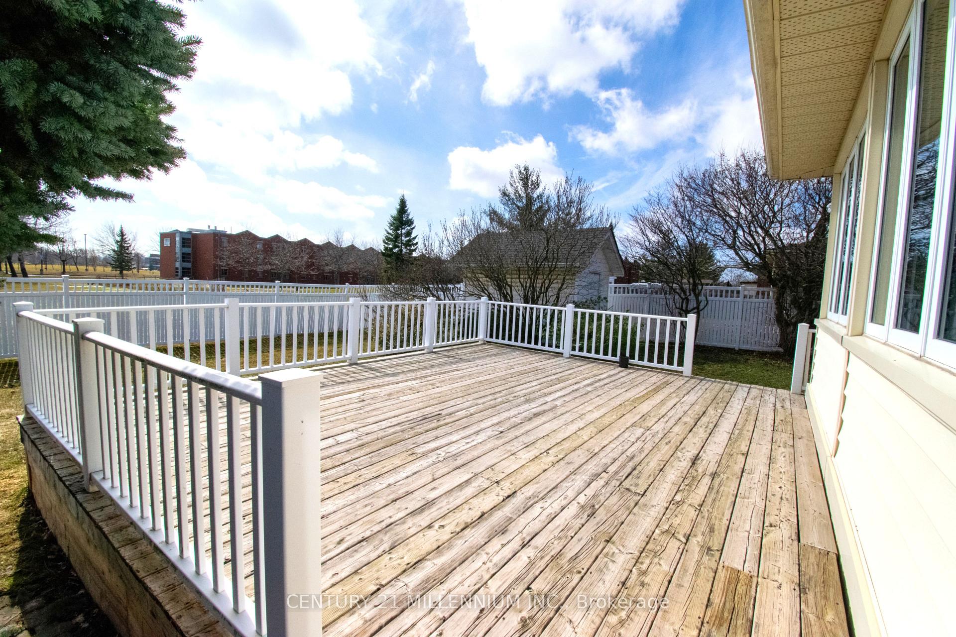 Photo 8 of 3 College Park Drive, Welland, N. Welland — HOMEH