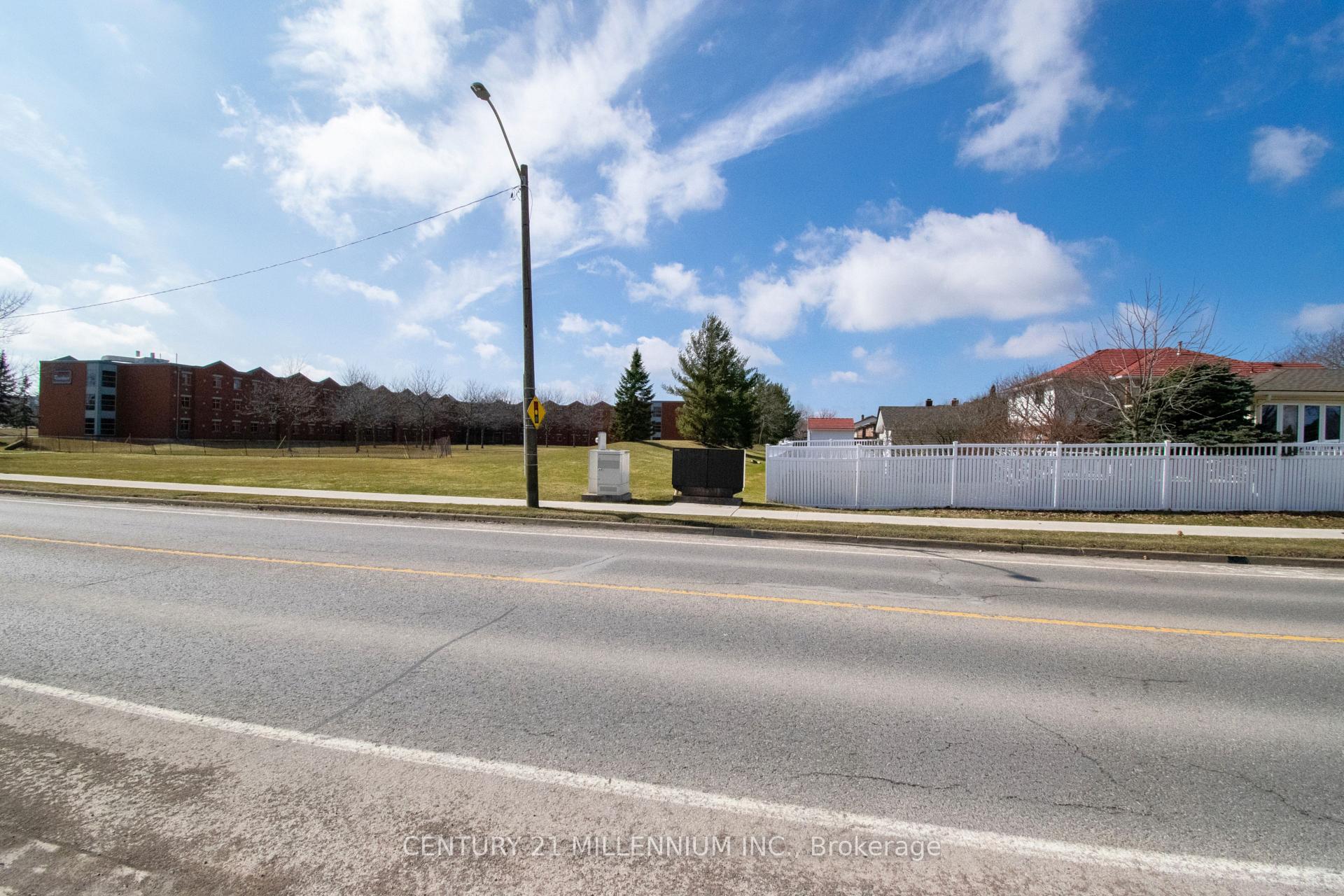 Photo 42 of 3 College Park Drive, Welland, N. Welland — HOMEH