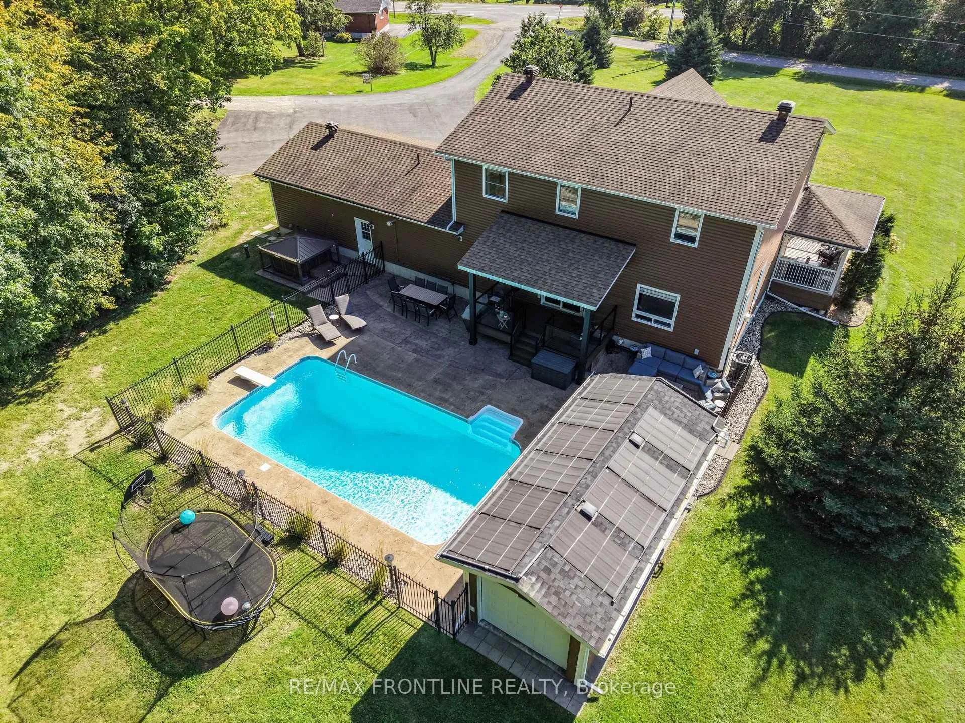 Photo 4 of 110 Sheil Drive, Drummond/North Elmsley, Drummond/North Elmsley (North Elmsley) Twp — HOMEH