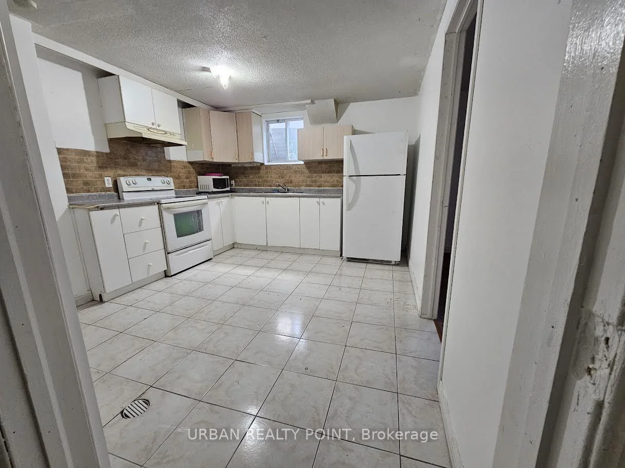 Photo 7 of 31 Ivybridge Drive, Brampton, Madoc — HOMEH