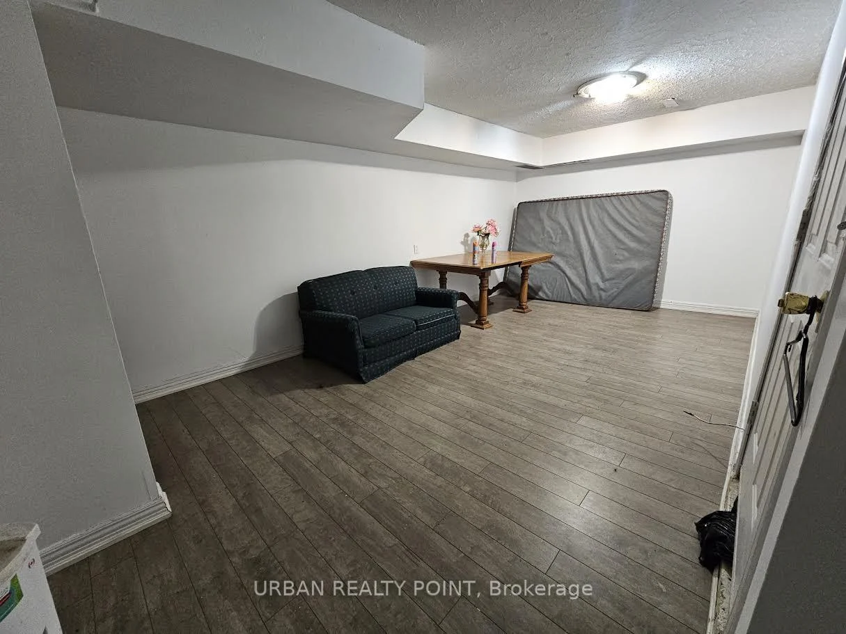 Photo 9 of 31 Ivybridge Drive, Brampton, Madoc — HOMEH