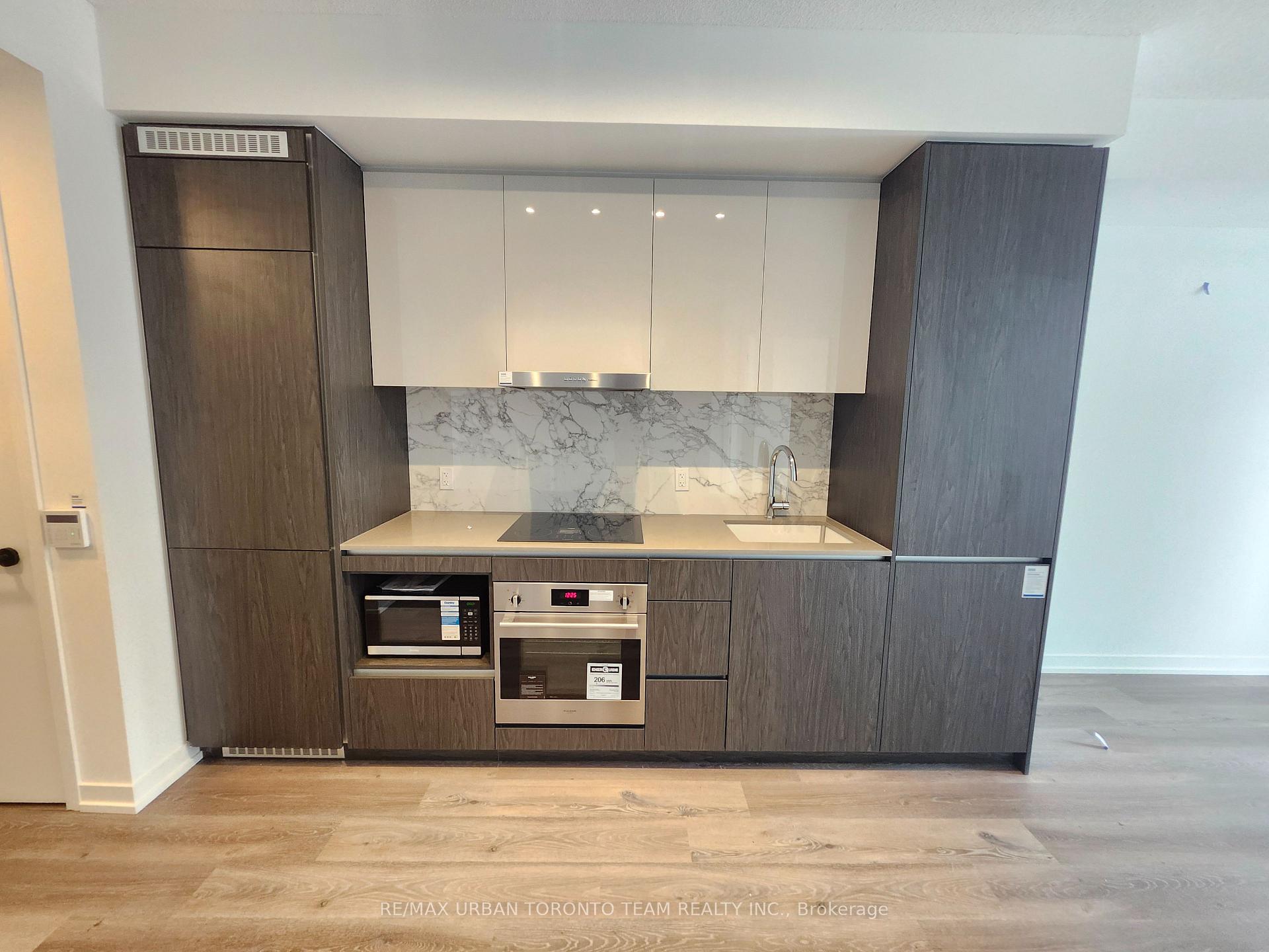 Photo 3 of Unit 802, 28 Interchange Way, Vaughan, Vaughan Corporate Centre — HOMEH