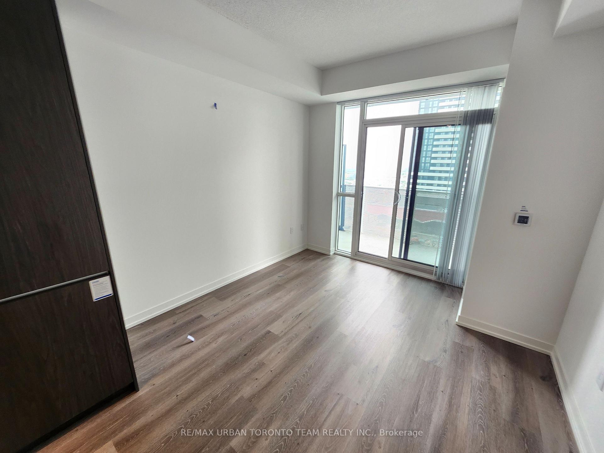 Photo 4 of Unit 802, 28 Interchange Way, Vaughan, Vaughan Corporate Centre — HOMEH