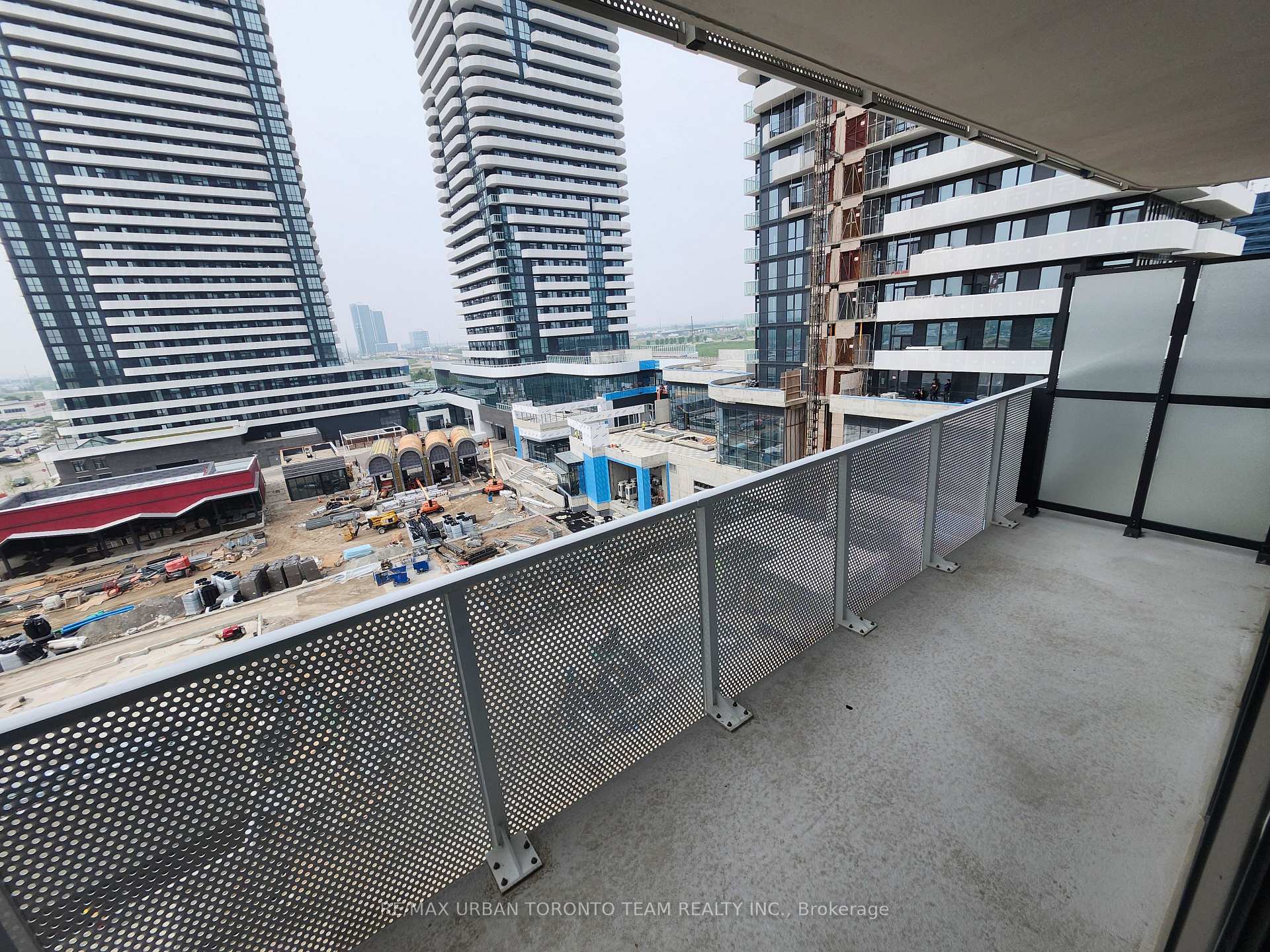 Photo 5 of Unit 802, 28 Interchange Way, Vaughan, Vaughan Corporate Centre — HOMEH