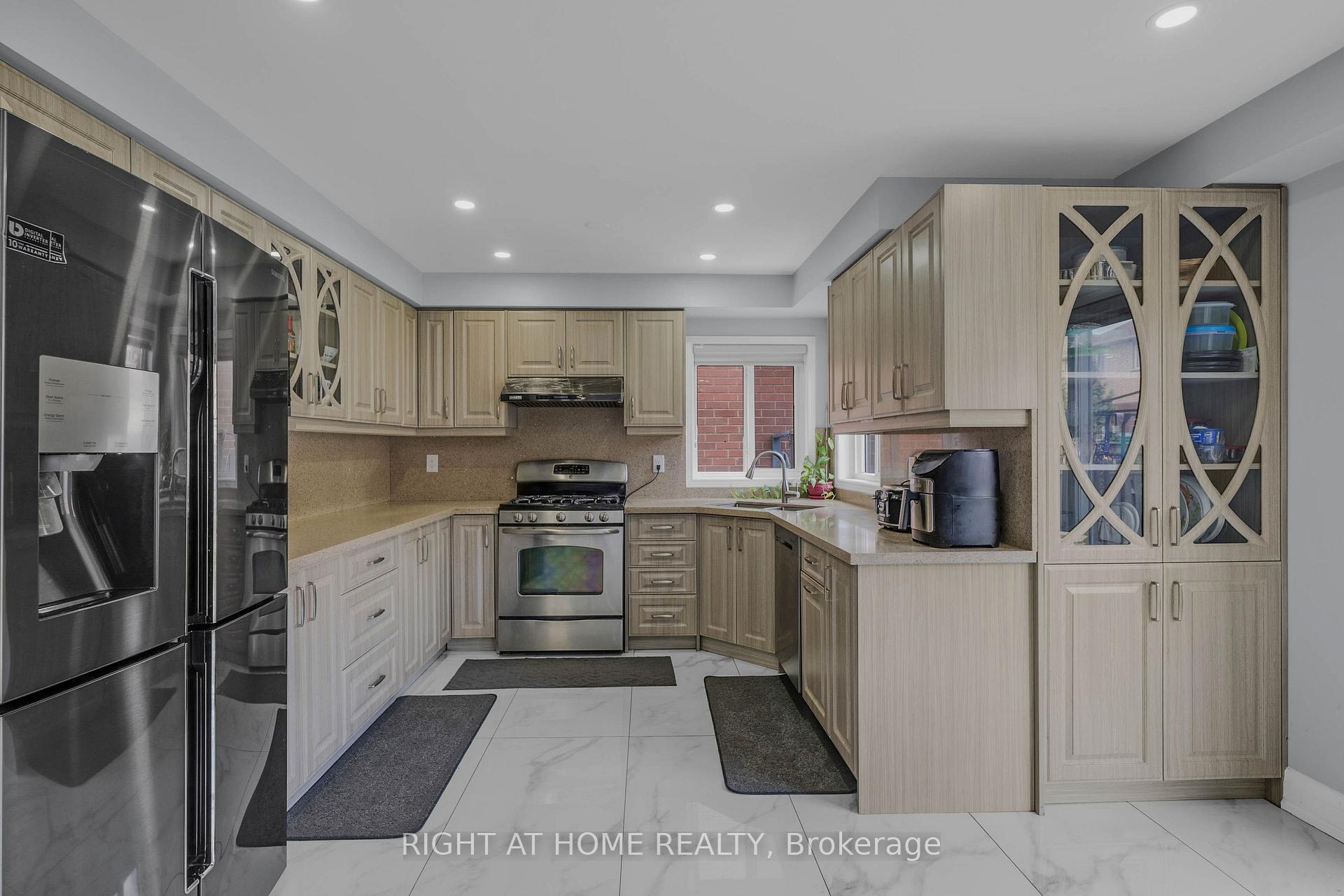 Photo 8 of 86 Whitehouse Crescent, Brampton, Bram East — HOMEH