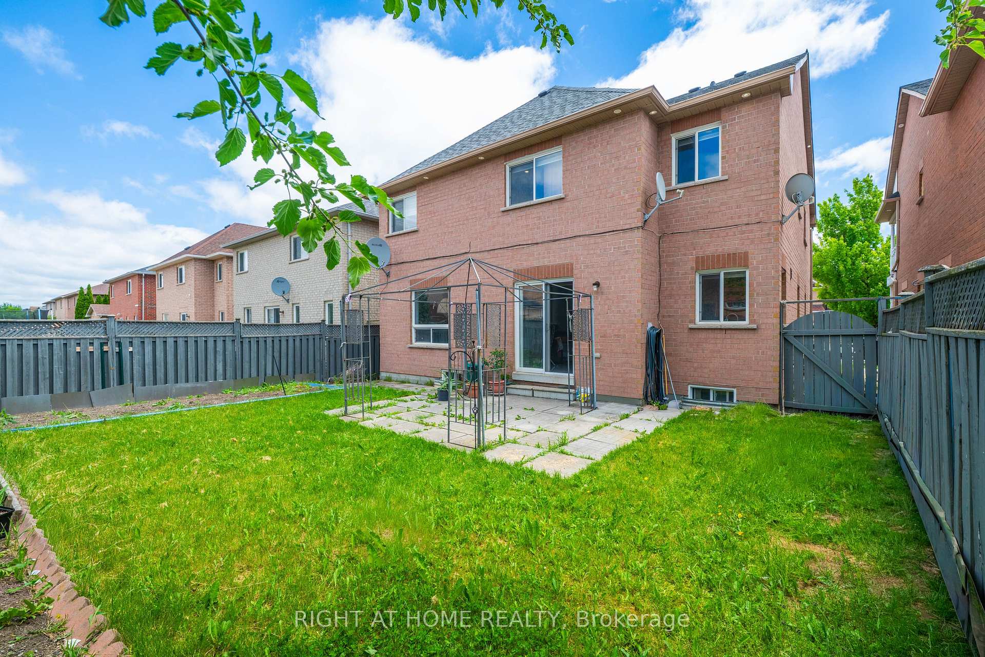 Photo 34 of 86 Whitehouse Crescent, Brampton, Bram East — HOMEH
