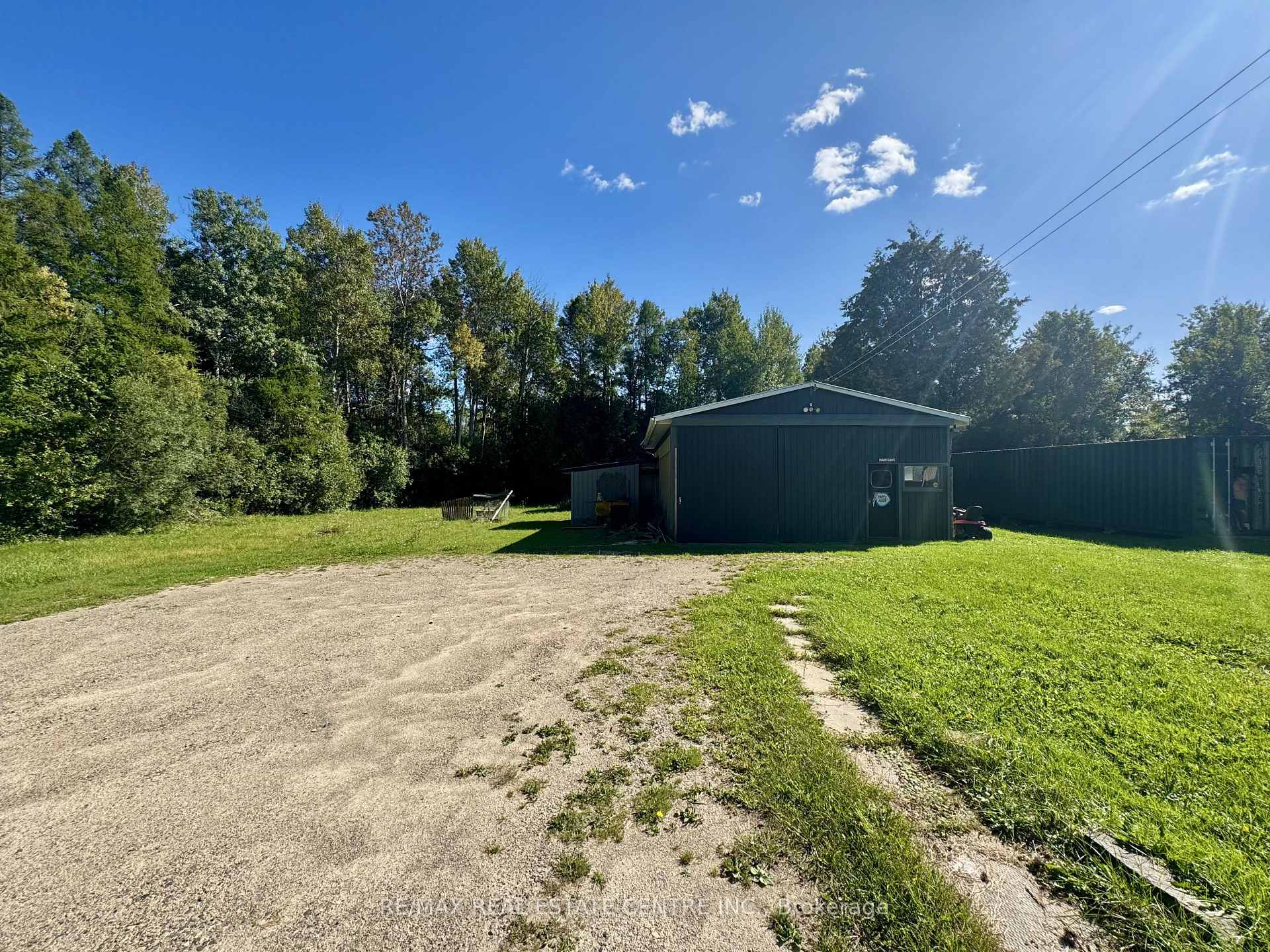 Photo 5 of 6587 Ellis Road, Puslinch, Puslinch Lake Settlement Areas — HOMEH