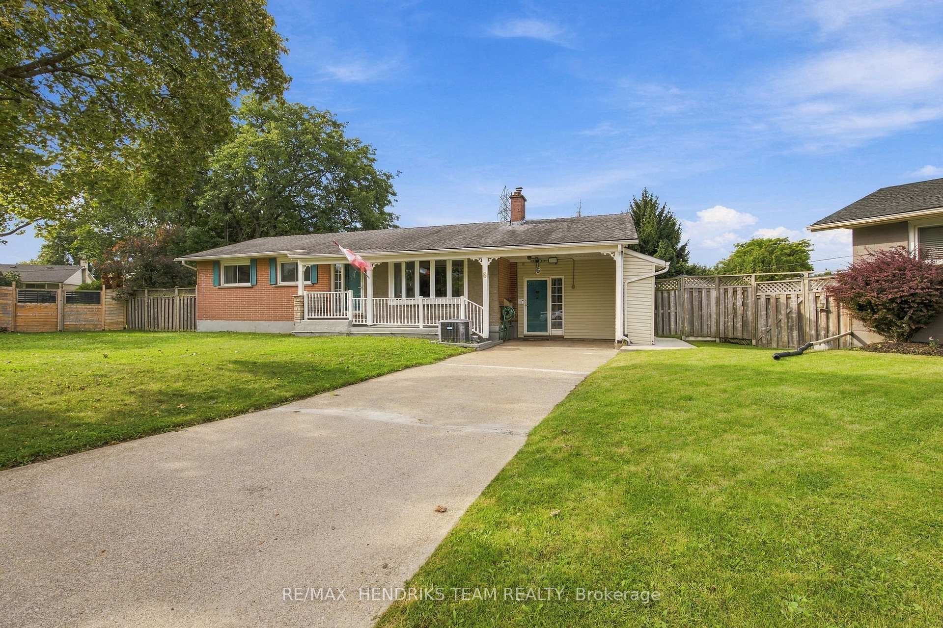 Photo 1 of 6 Glengrove Circle, St. Catharines, Glendale/Glenridge — HOMEH