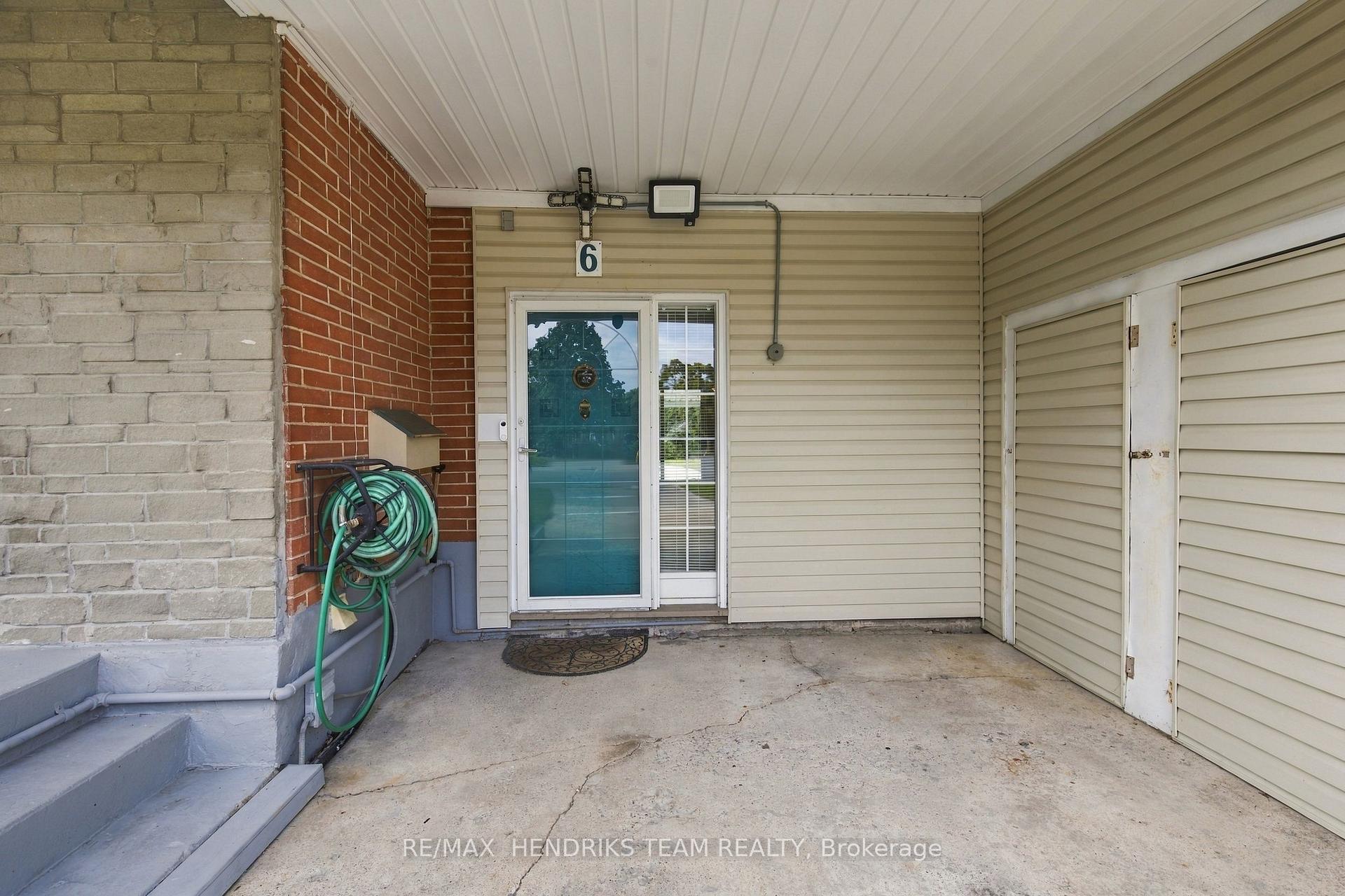 Photo 4 of 6 Glengrove Circle, St. Catharines, Glendale/Glenridge — HOMEH