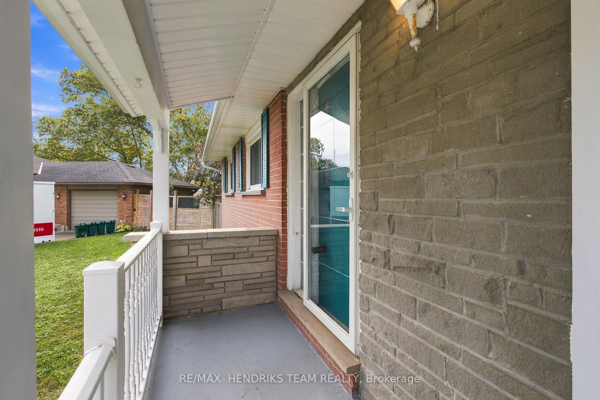 Photo 6 of 6 Glengrove Circle, St. Catharines, Glendale/Glenridge — HOMEH