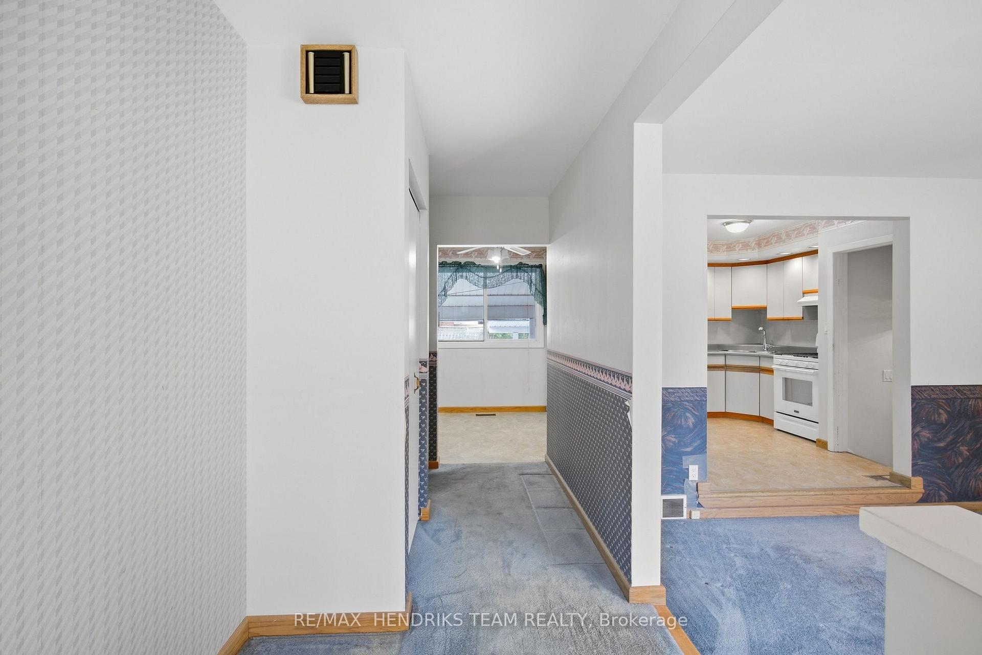Photo 8 of 6 Glengrove Circle, St. Catharines, Glendale/Glenridge — HOMEH