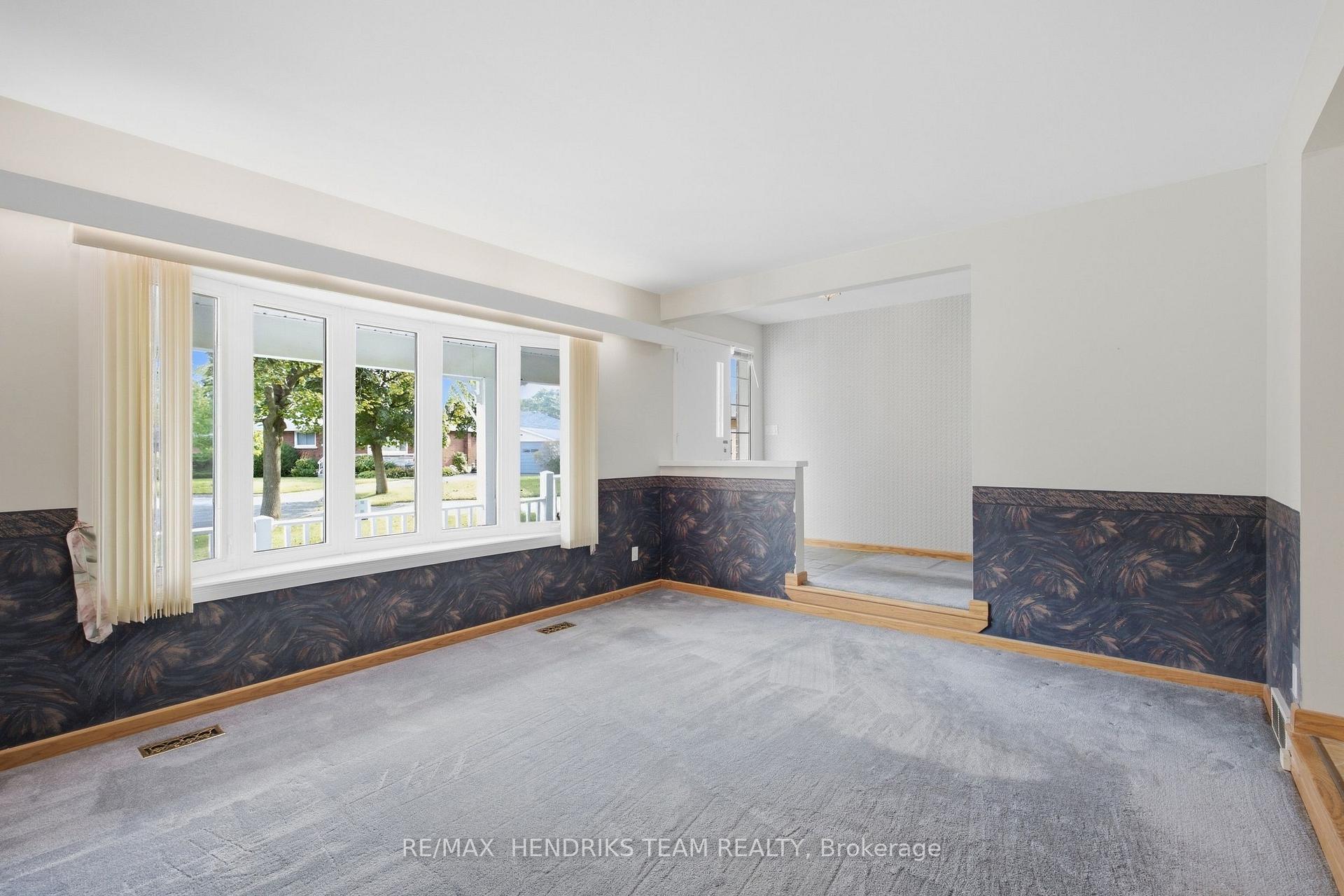 Photo 15 of 6 Glengrove Circle, St. Catharines, Glendale/Glenridge — HOMEH