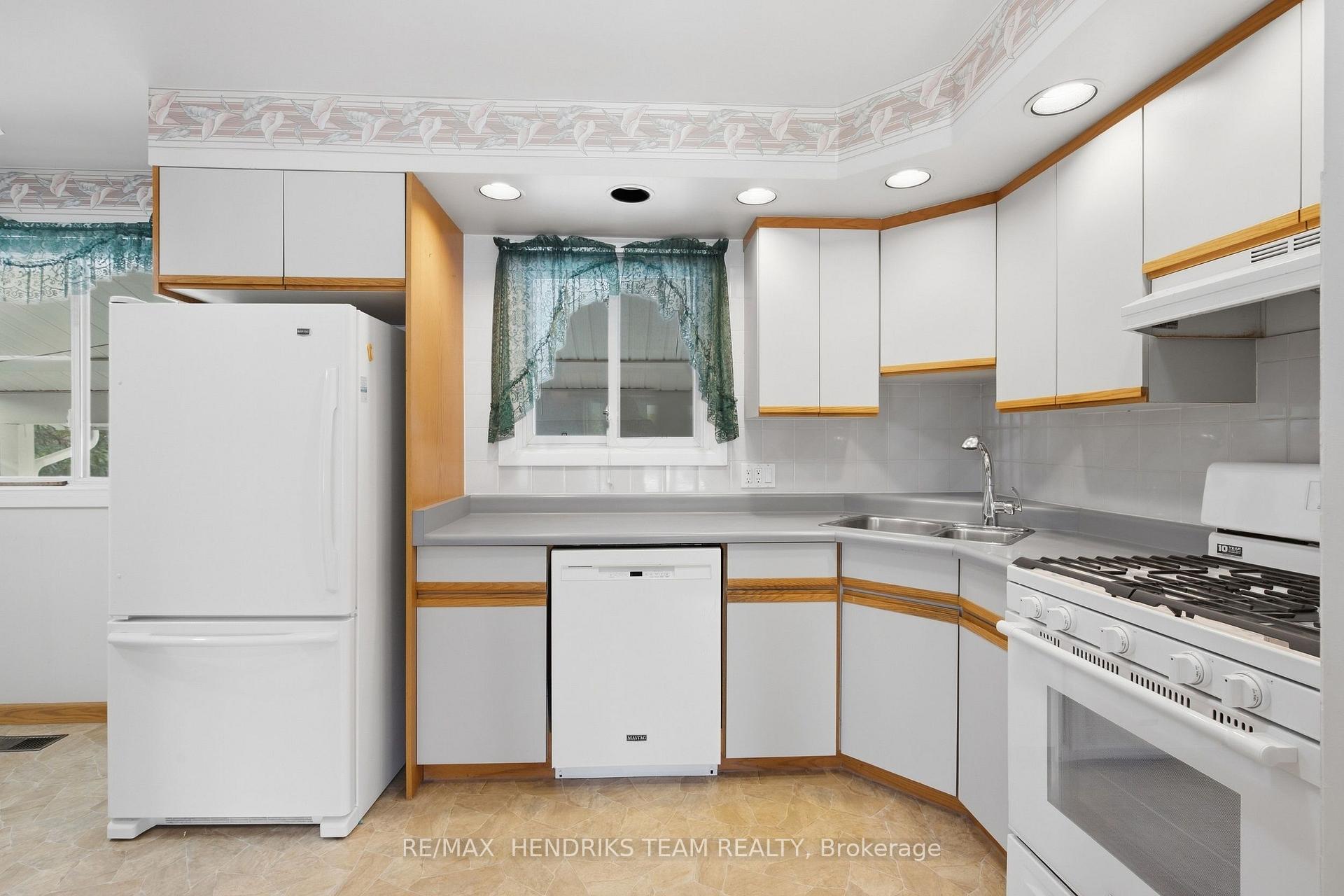 Photo 17 of 6 Glengrove Circle, St. Catharines, Glendale/Glenridge — HOMEH