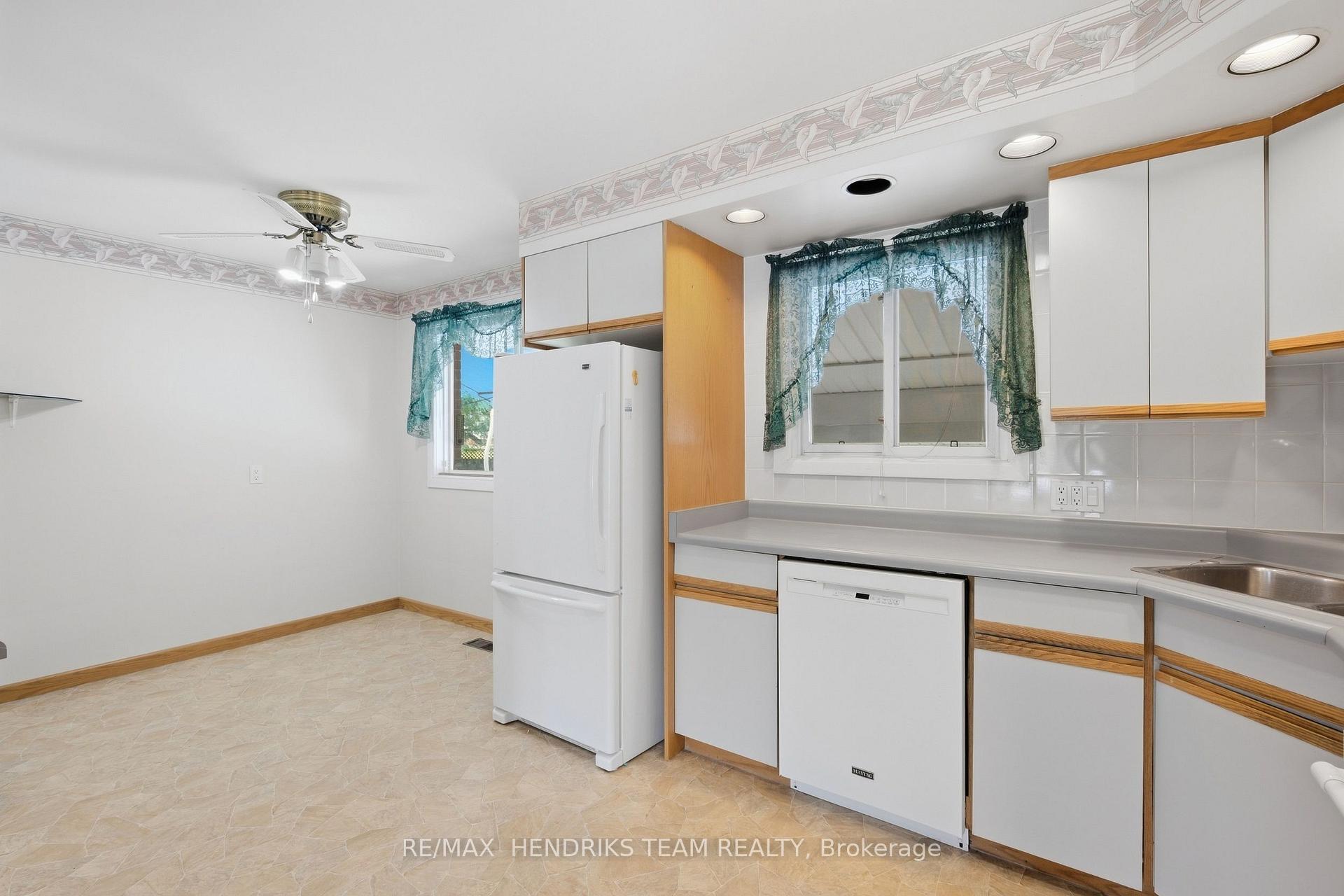 Photo 21 of 6 Glengrove Circle, St. Catharines, Glendale/Glenridge — HOMEH