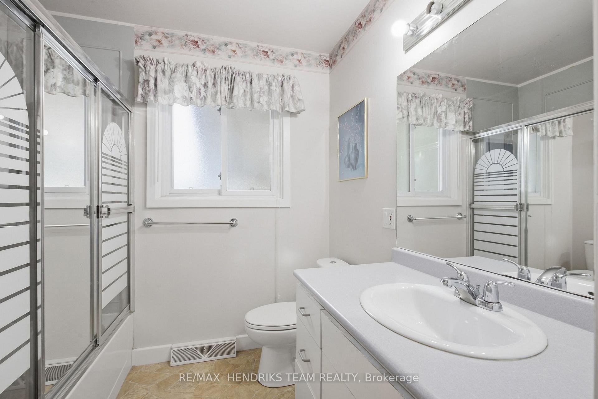 Photo 28 of 6 Glengrove Circle, St. Catharines, Glendale/Glenridge — HOMEH