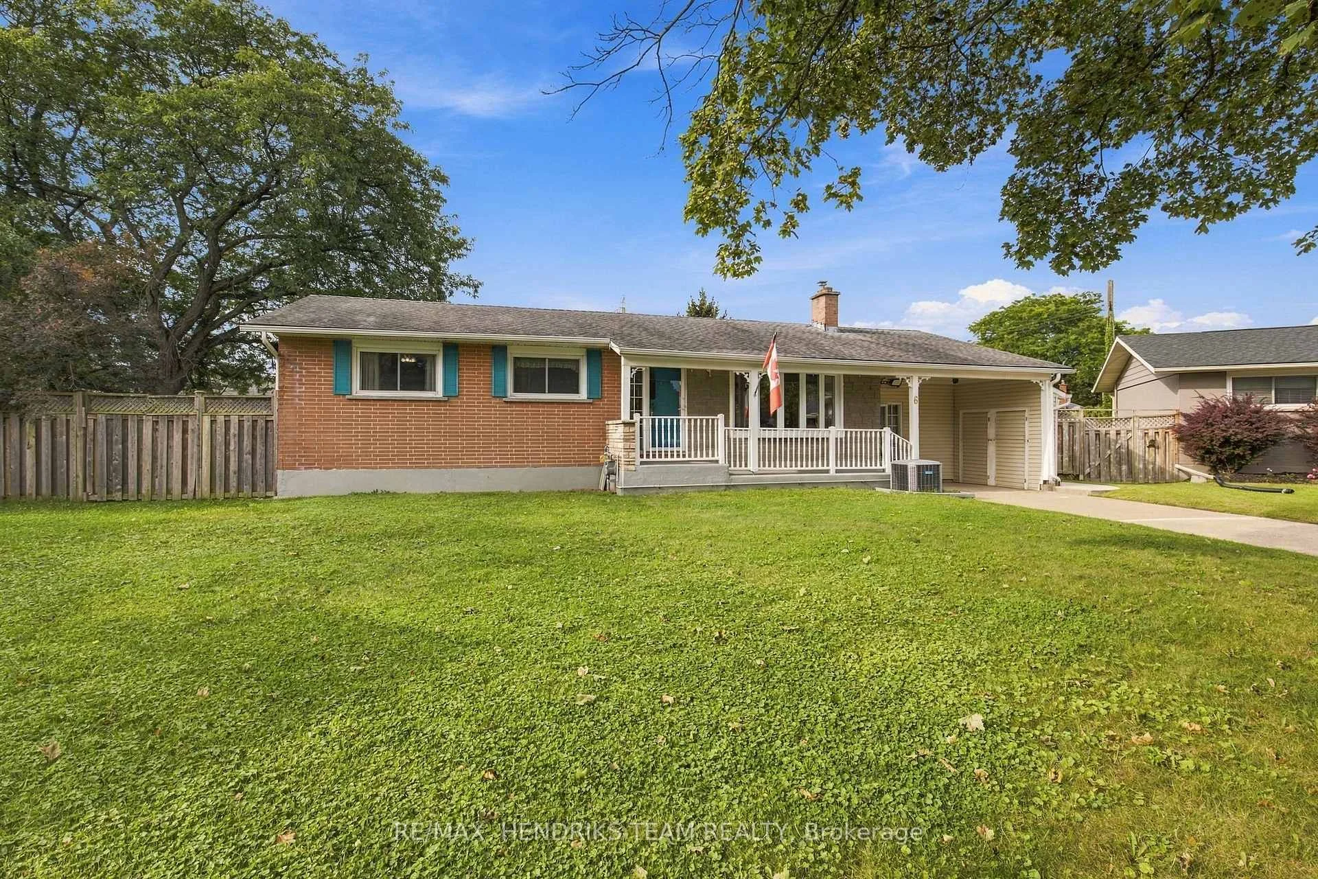 Photo 5 of 6 Glengrove Circle, St. Catharines, Glendale/Glenridge — HOMEH