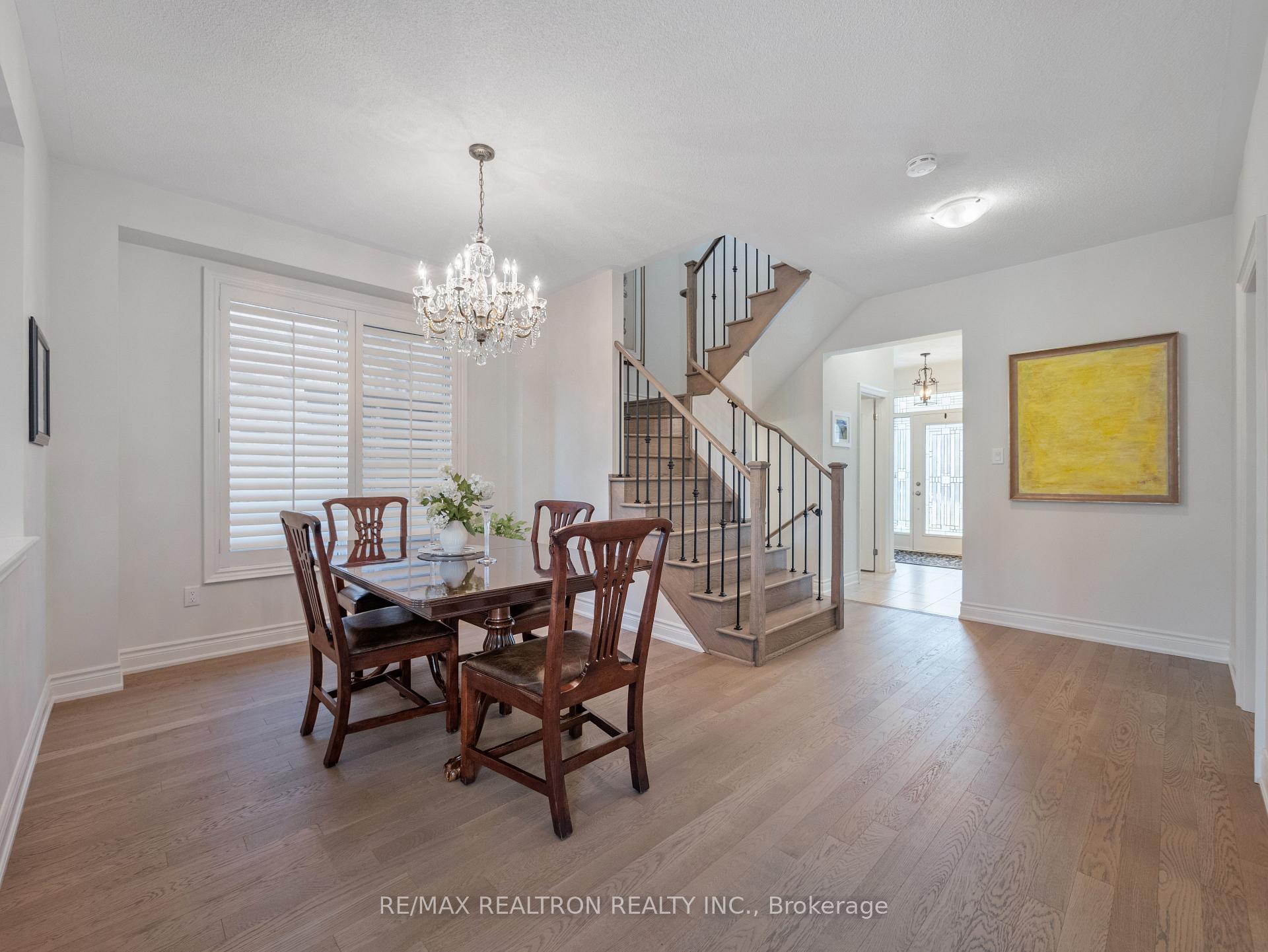 Photo 4 of 58 Sharonview Crescent, East Gwillimbury, Sharon — HOMEH