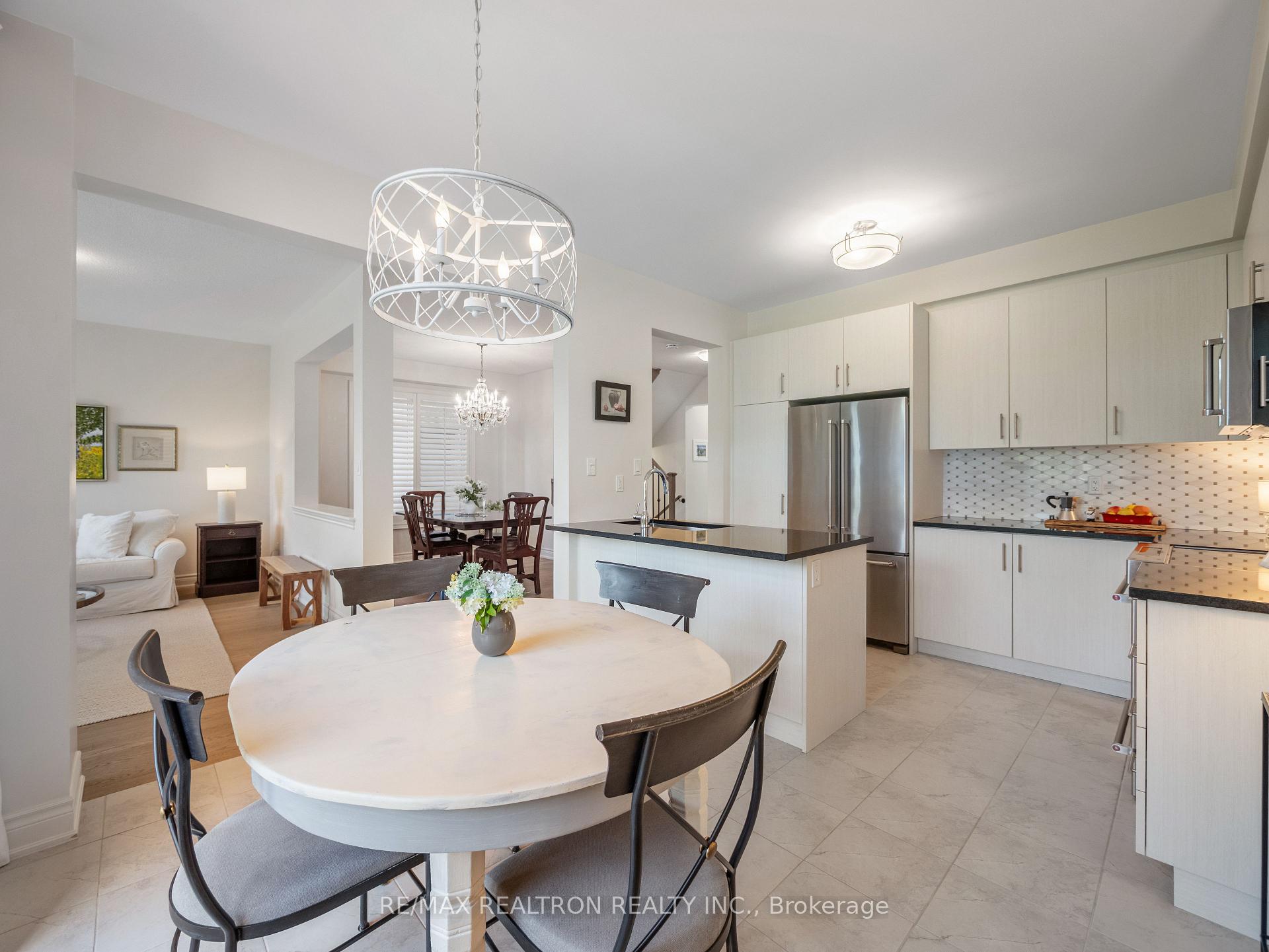 Photo 7 of 58 Sharonview Crescent, East Gwillimbury, Sharon — HOMEH