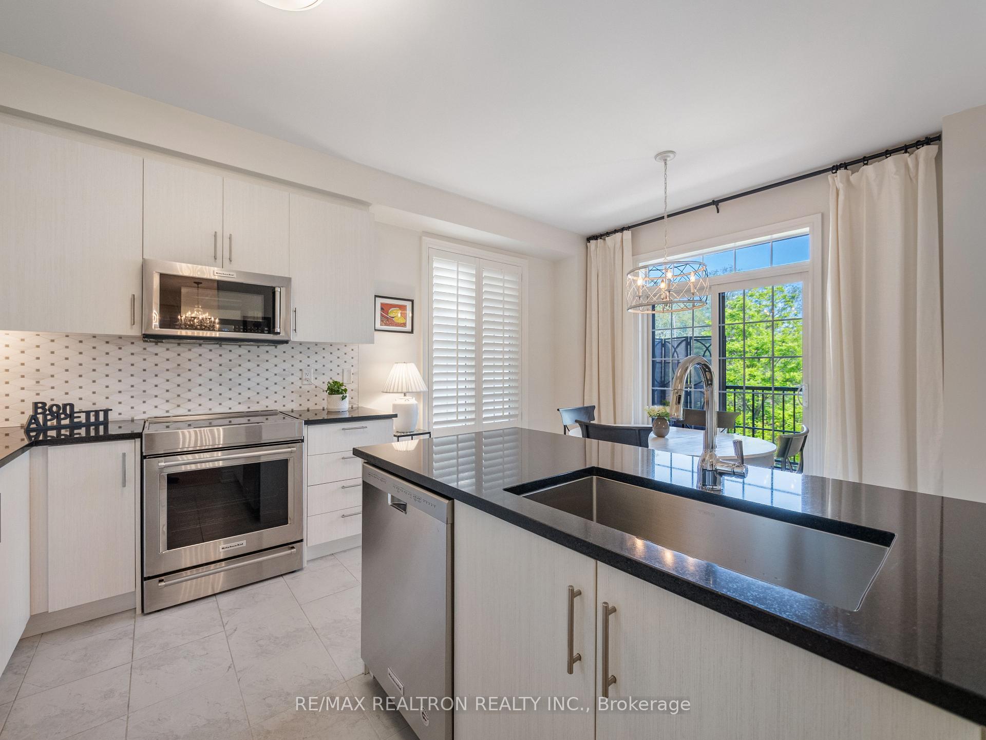 Photo 8 of 58 Sharonview Crescent, East Gwillimbury, Sharon — HOMEH