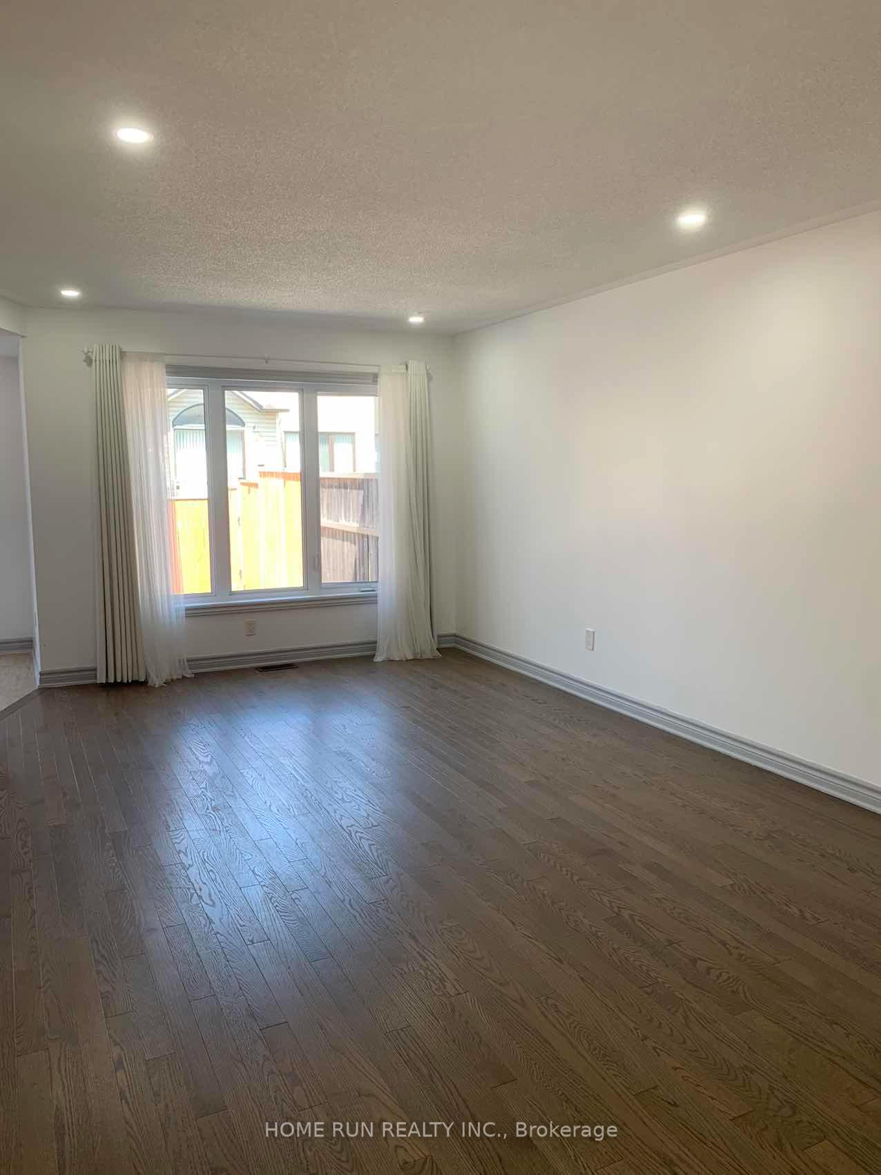 Photo 3 of 458 Silverstone Way, Ottawa, Barrhaven - Strandherd — HOMEH