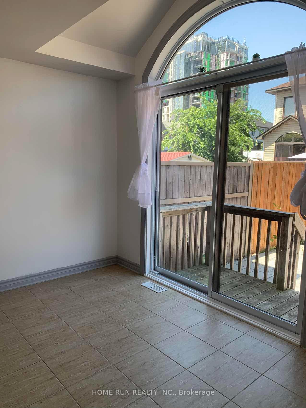 Photo 7 of 458 Silverstone Way, Ottawa, Barrhaven - Strandherd — HOMEH