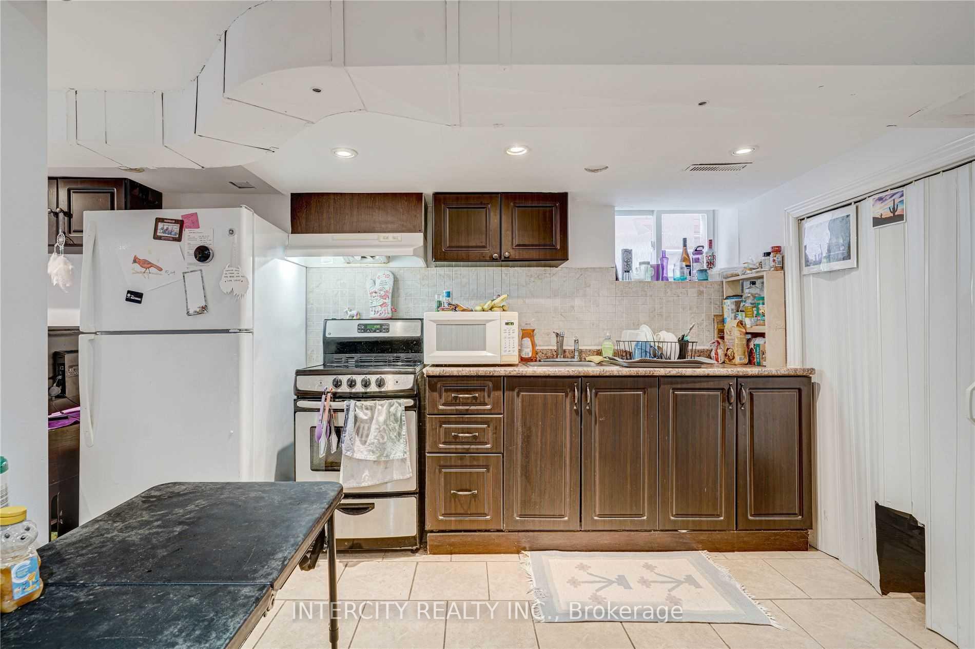 Photo 2 of 43 Marlee Avenue, North York, Briar Hill-Belgravia — HOMEH