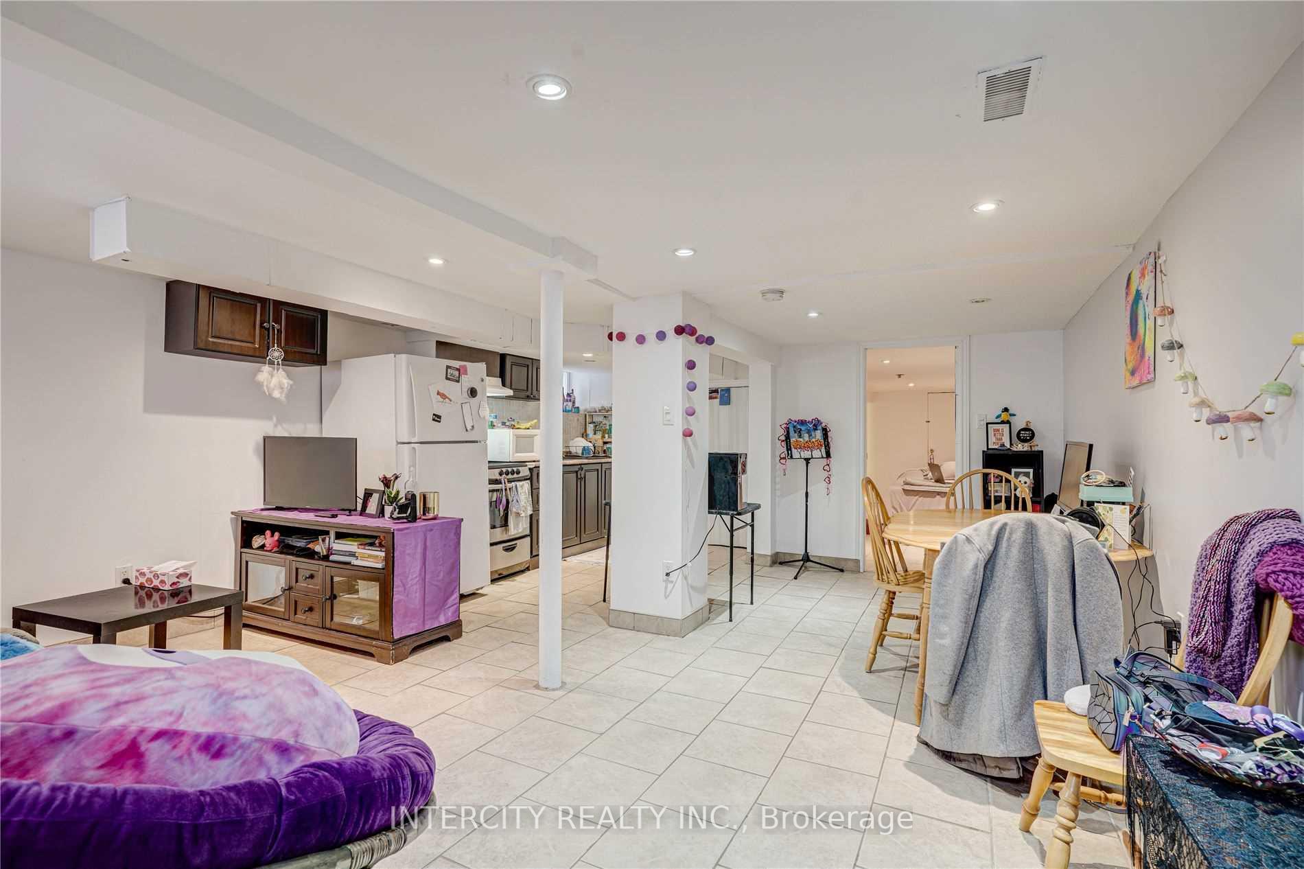 Photo 3 of 43 Marlee Avenue, North York, Briar Hill-Belgravia — HOMEH