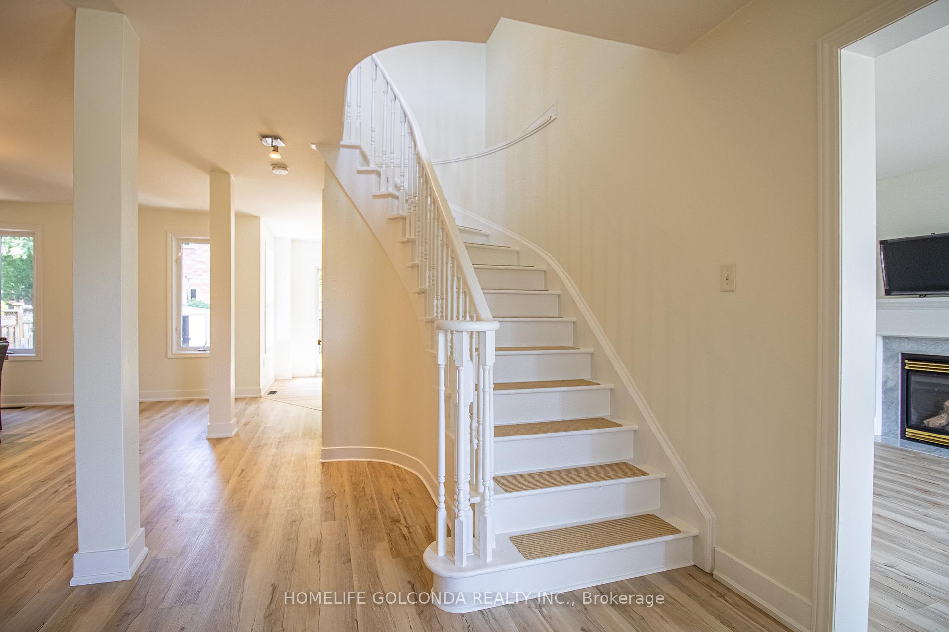 Photo 4 of 46 Kraus Road, Barrie, Edgehill Drive — HOMEH