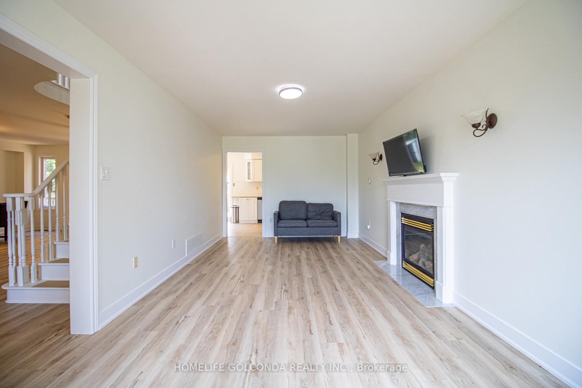 Photo 6 of 46 Kraus Road, Barrie, Edgehill Drive — HOMEH