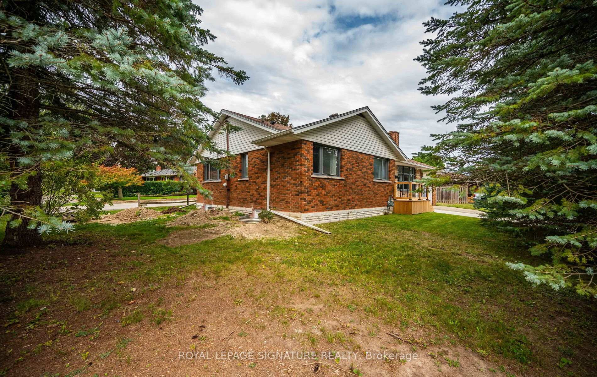 Photo 4 of 16 Eleanor (Upper Level) Court, Guelph, Grange Road — HOMEH