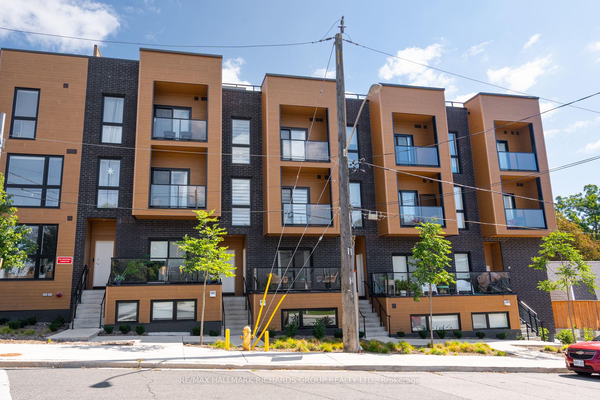 Photo 2 of Unit 4, 35 Birchcliff Avenue, Scarborough, Birchcliffe-Cliffside — HOMEH