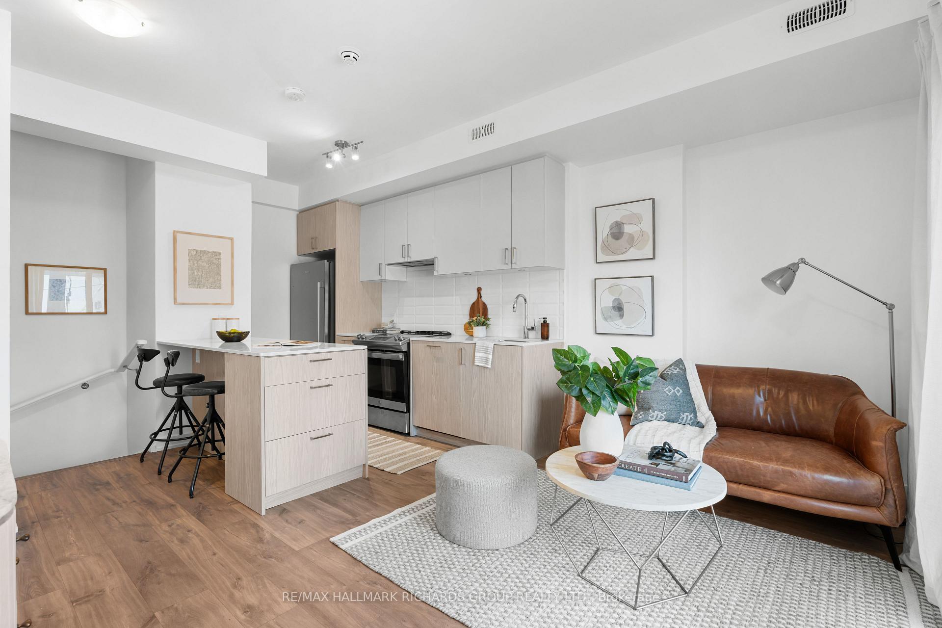 Photo 5 of Unit 4, 35 Birchcliff Avenue, Scarborough, Birchcliffe-Cliffside — HOMEH