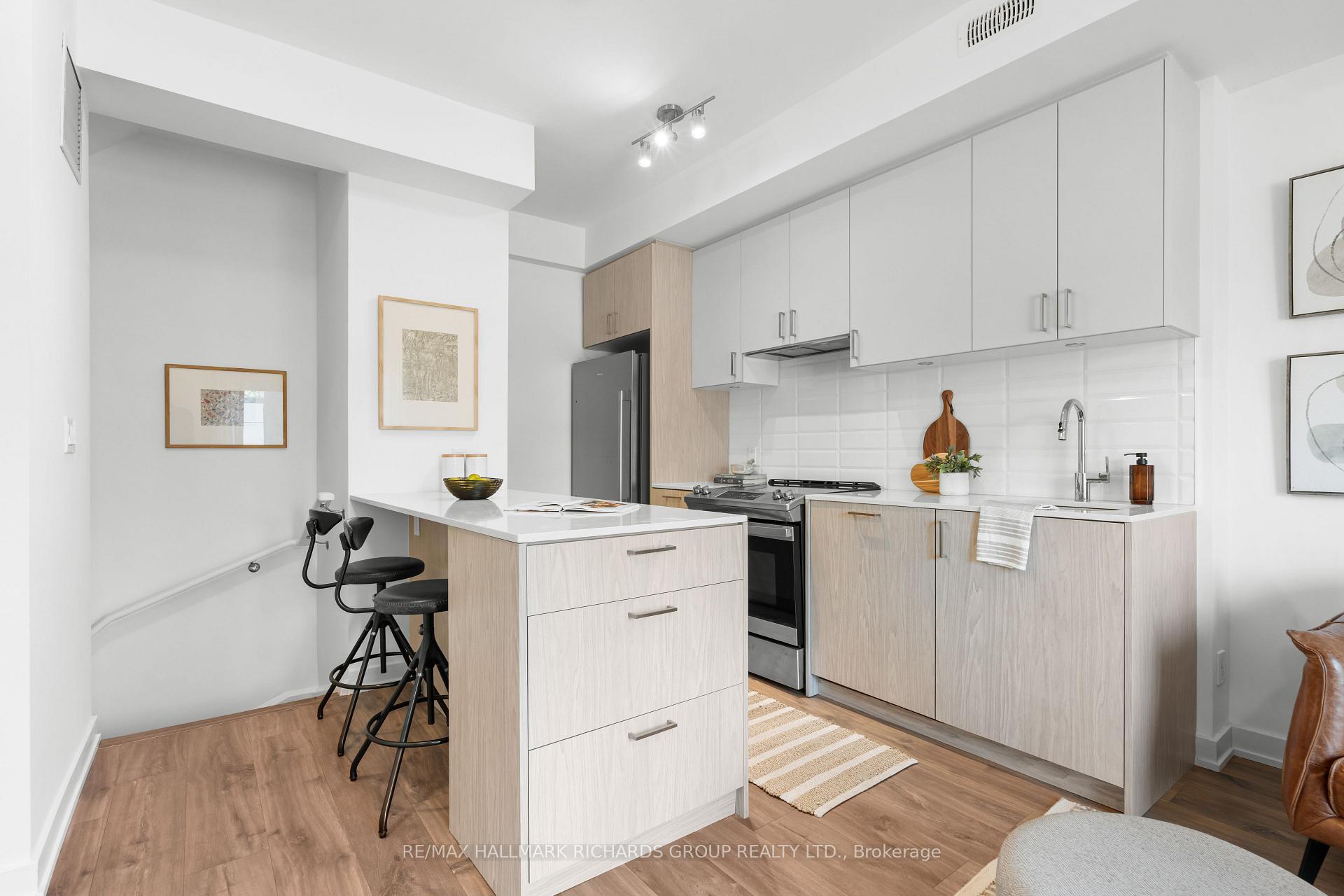 Photo 9 of Unit 4, 35 Birchcliff Avenue, Scarborough, Birchcliffe-Cliffside — HOMEH