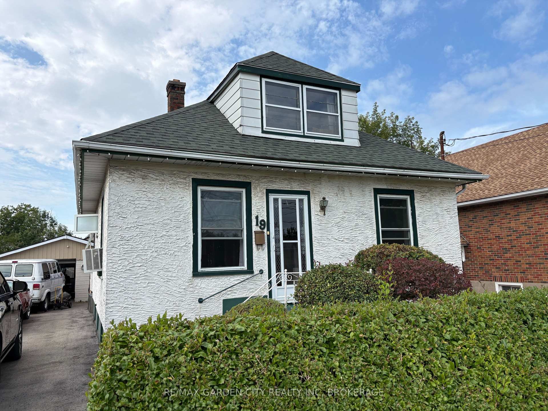 Photo 2 of 19 Cunningham Street, Thorold, Thorold Downtown — HOMEH
