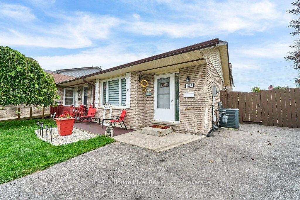 Photo 2 of 607 Foxrun Court, Oshawa, Pinecrest — HOMEH