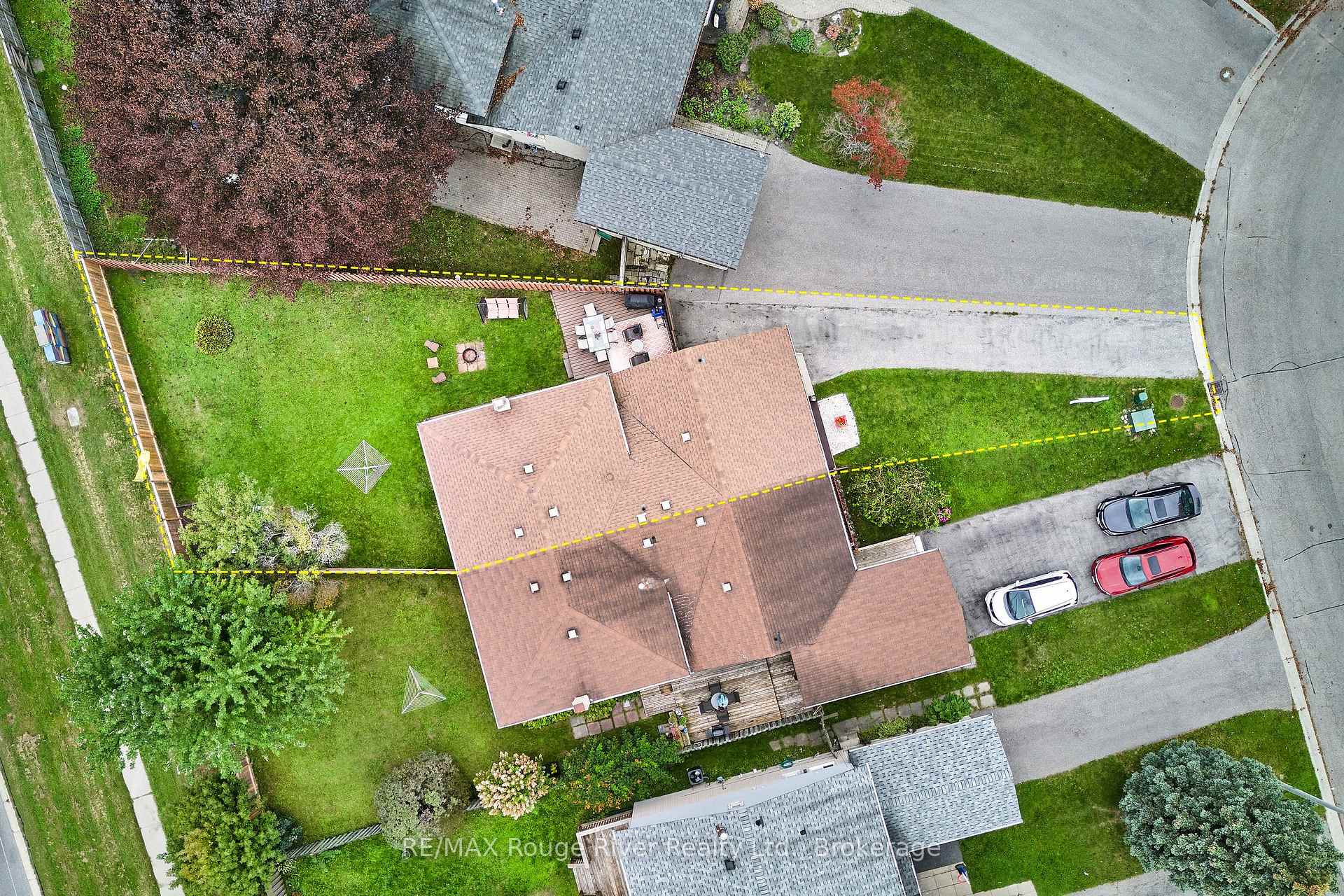 Photo 4 of 607 Foxrun Court, Oshawa, Pinecrest — HOMEH